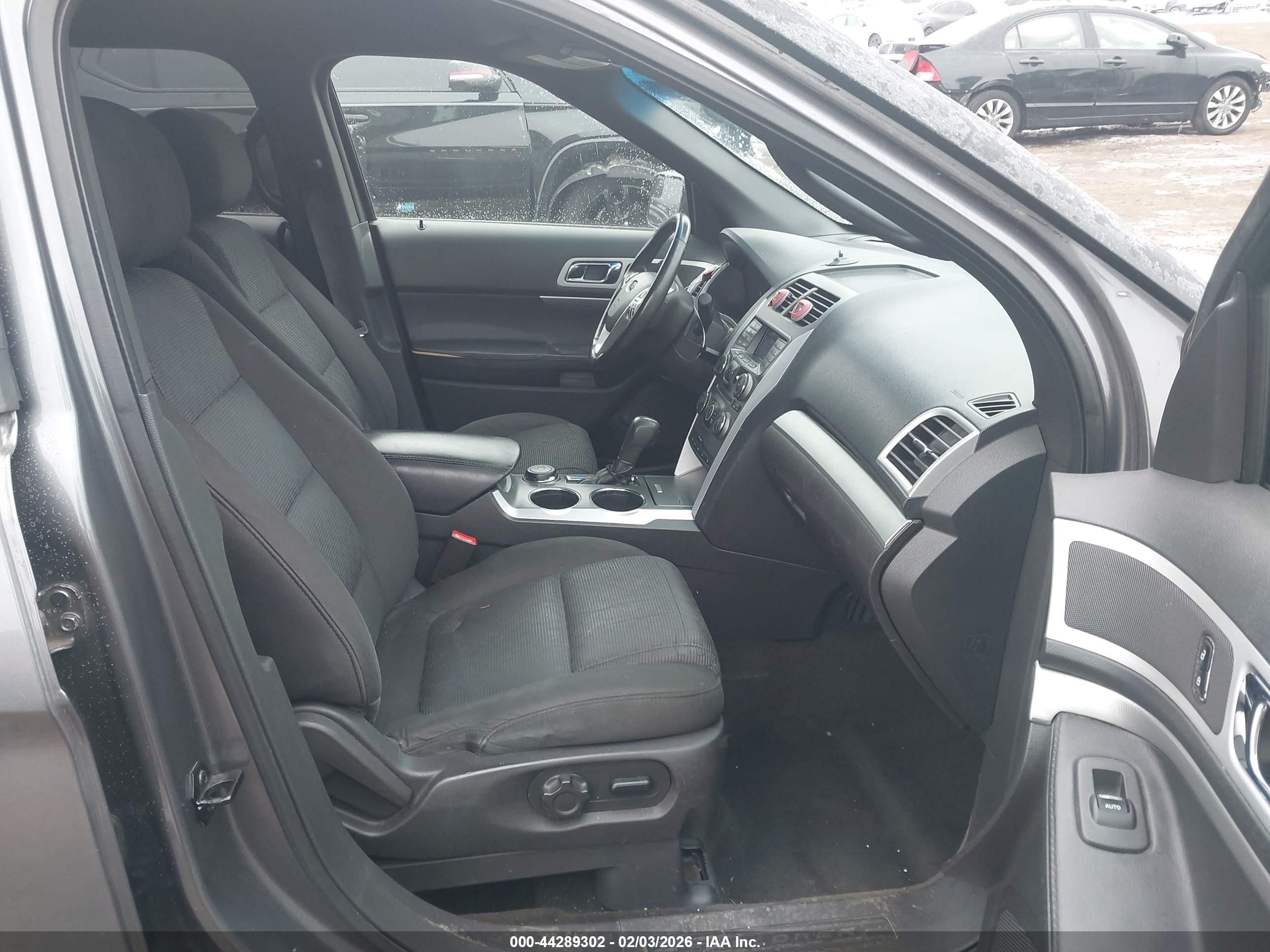FORD EXPLORER image 5
