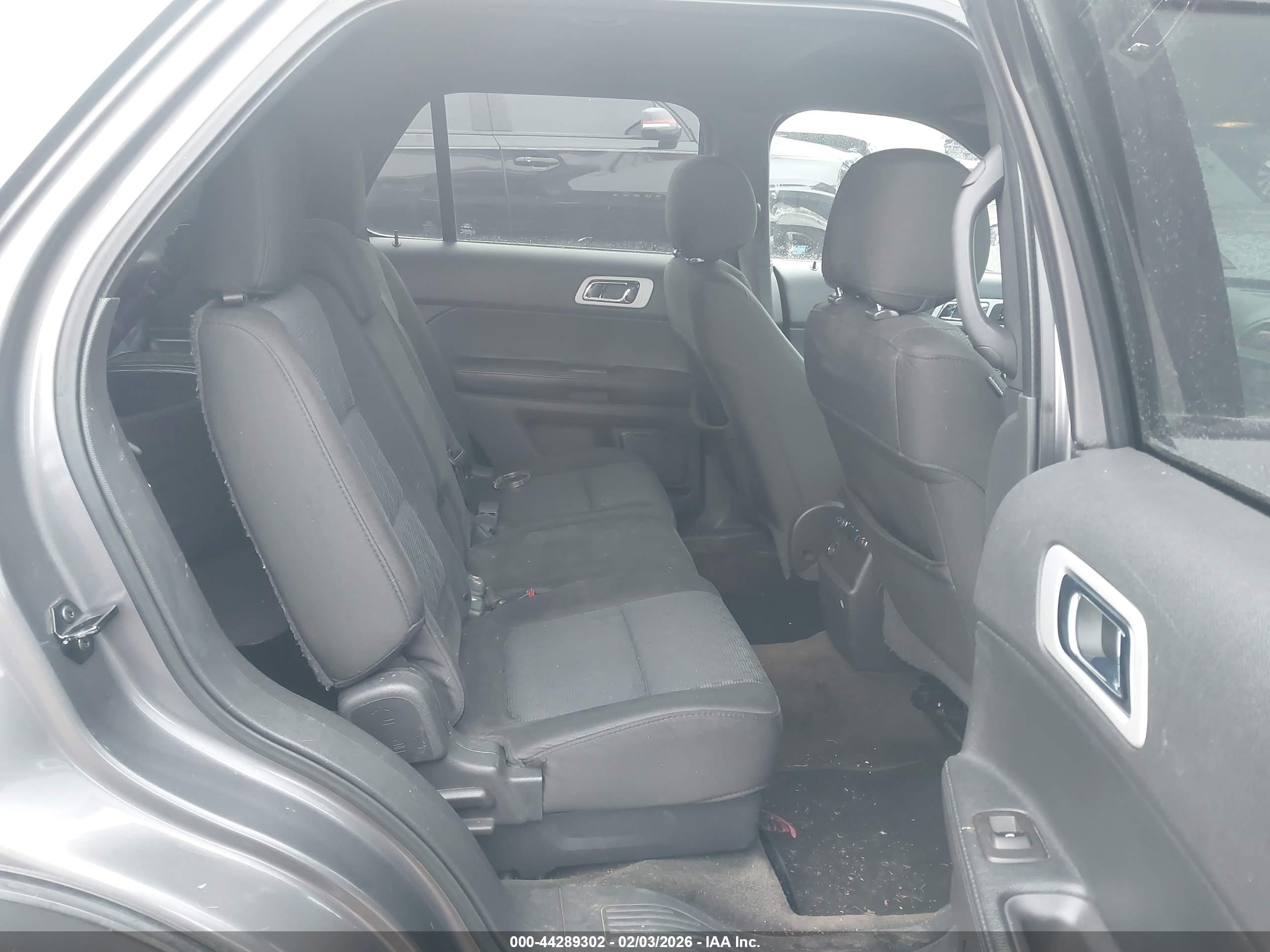 FORD EXPLORER image 8