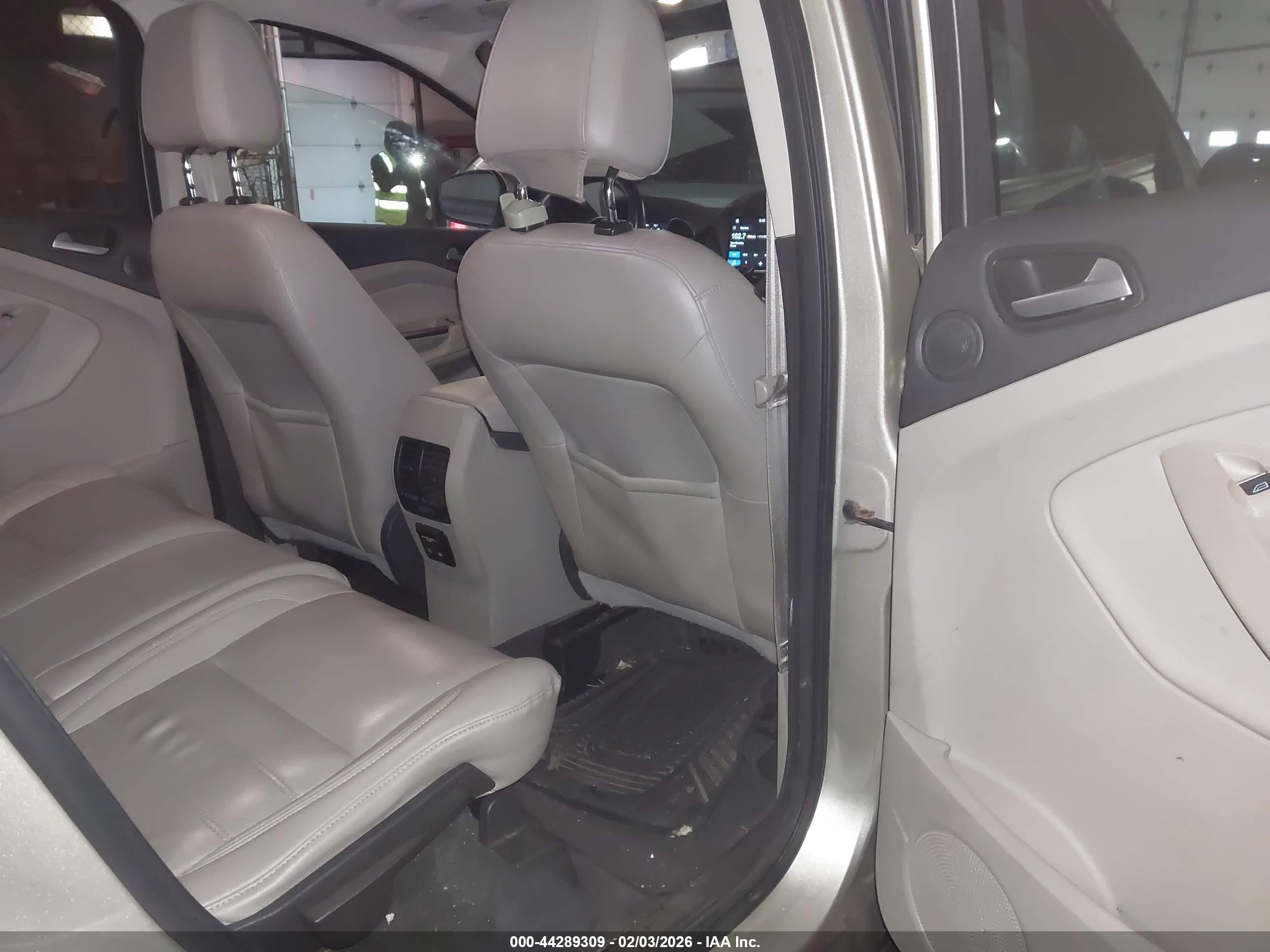 FORD ESCAPE image 8
