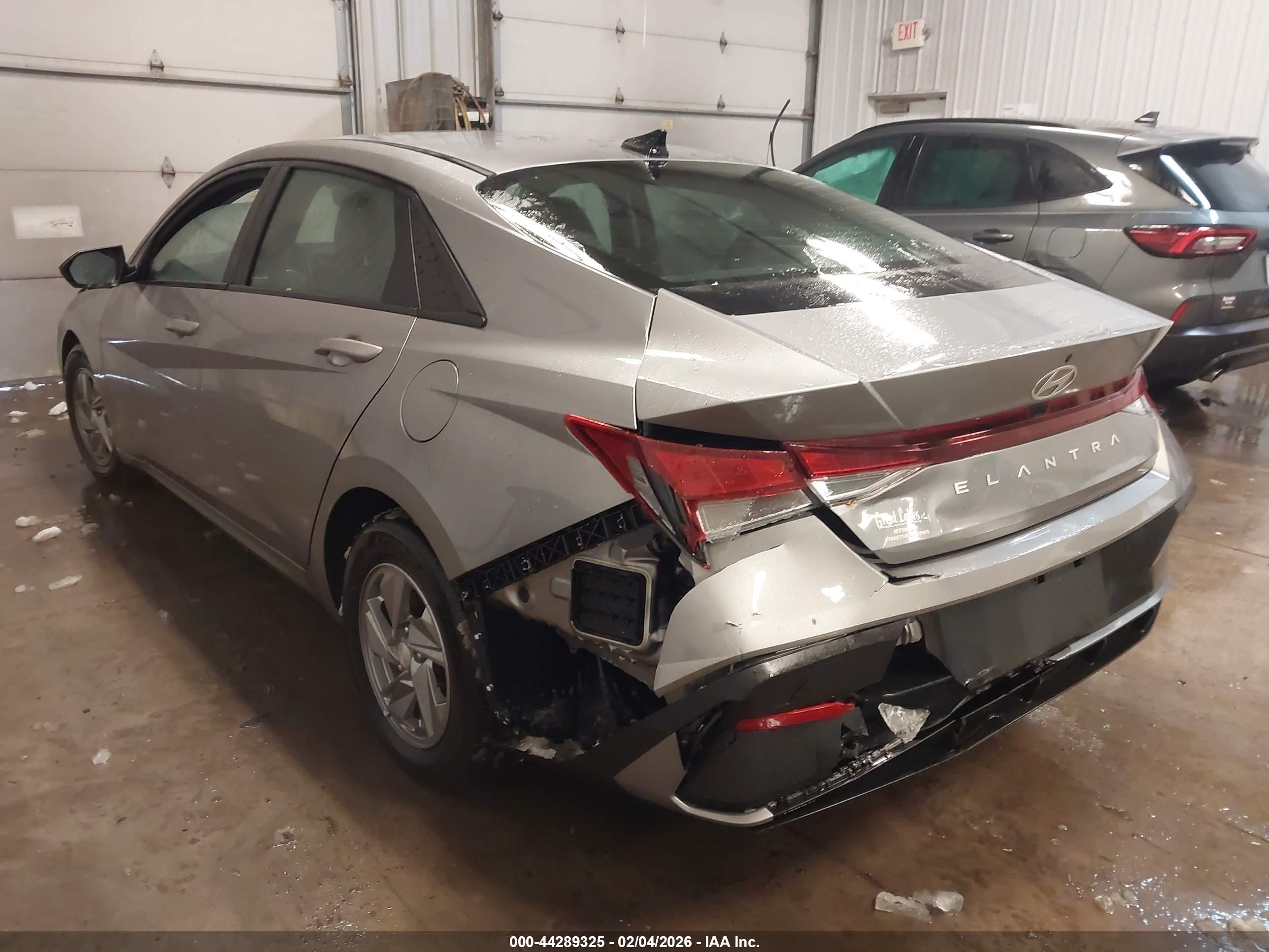 HYUNDAI ELANTRA image 3