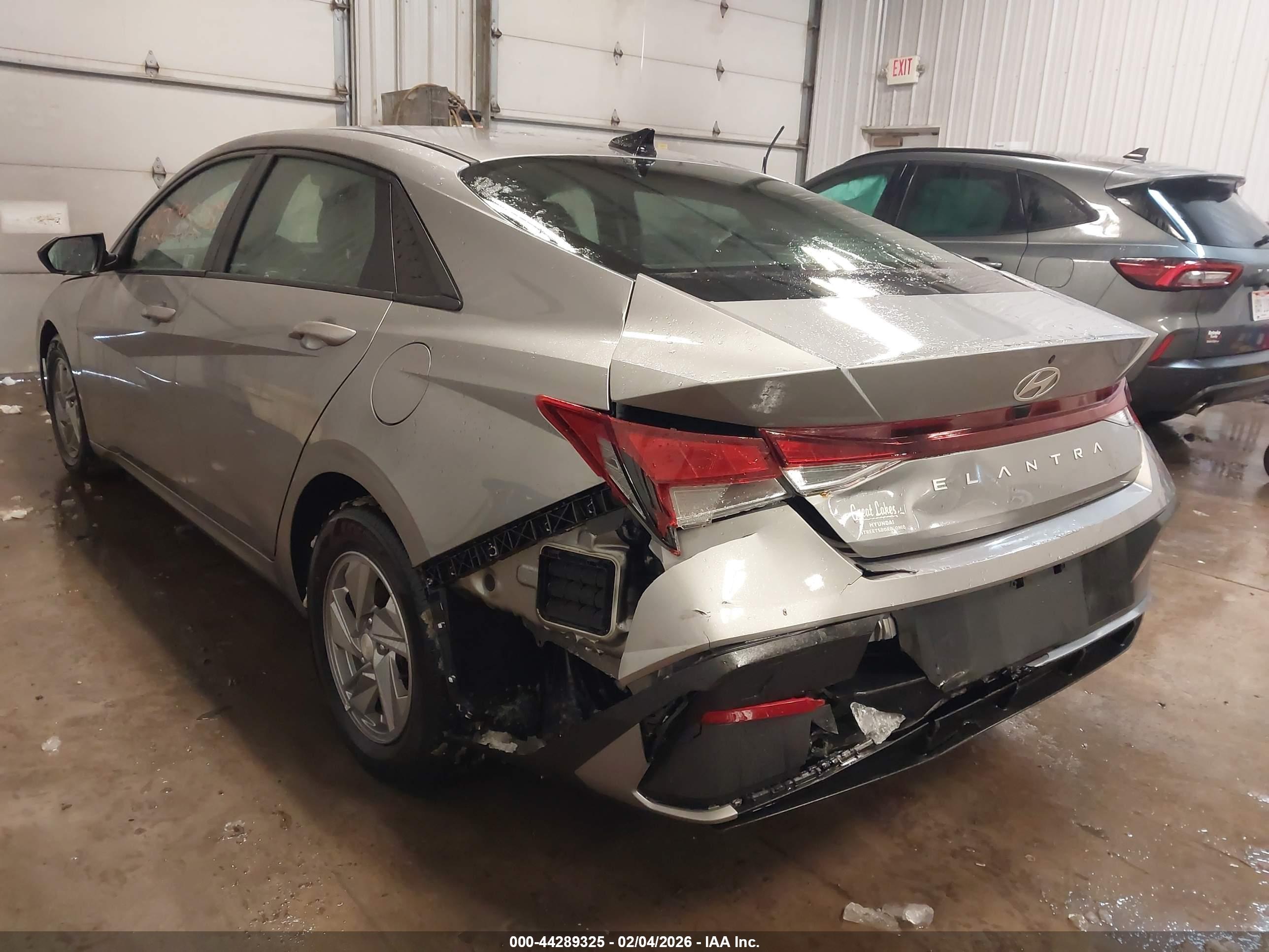 HYUNDAI ELANTRA image 6
