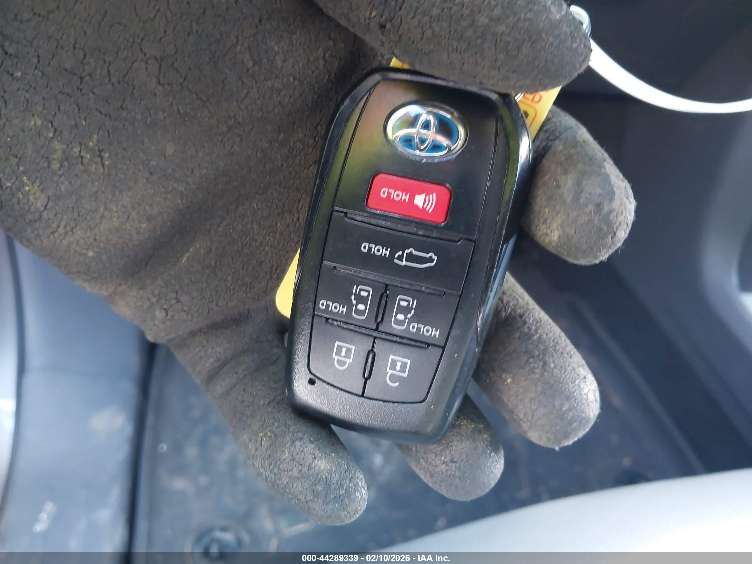 TOYOTA SIENNA image 11