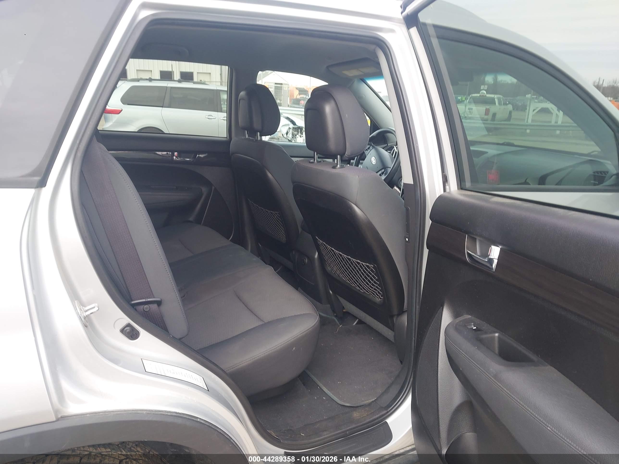 KIA SORENTO image 8