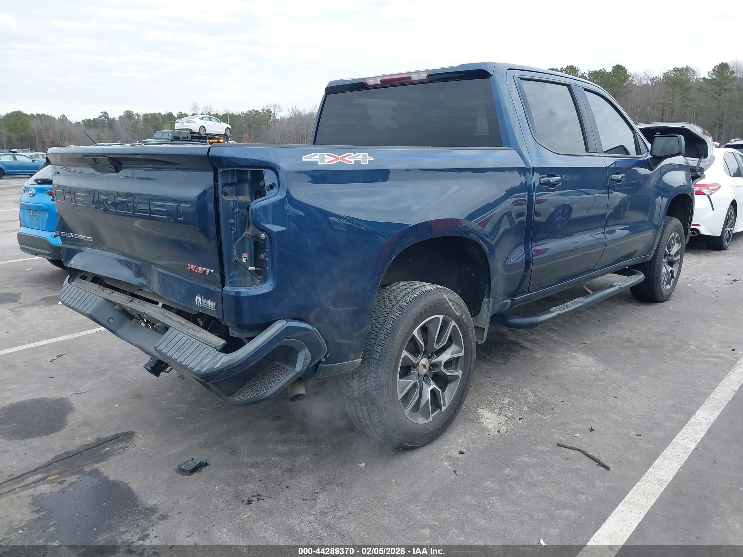 CHEVROLET SILVERADO image 4
