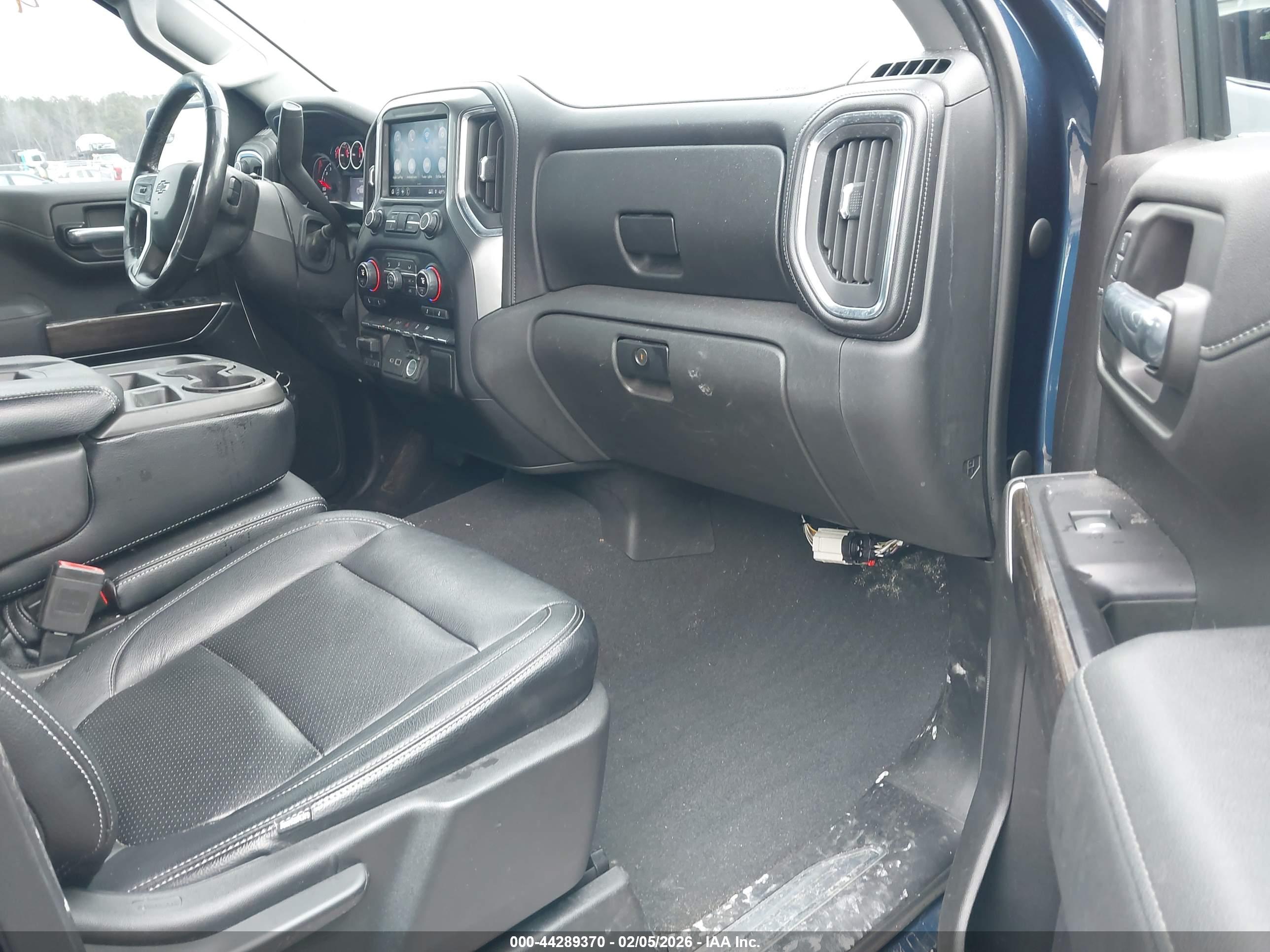 CHEVROLET SILVERADO image 5