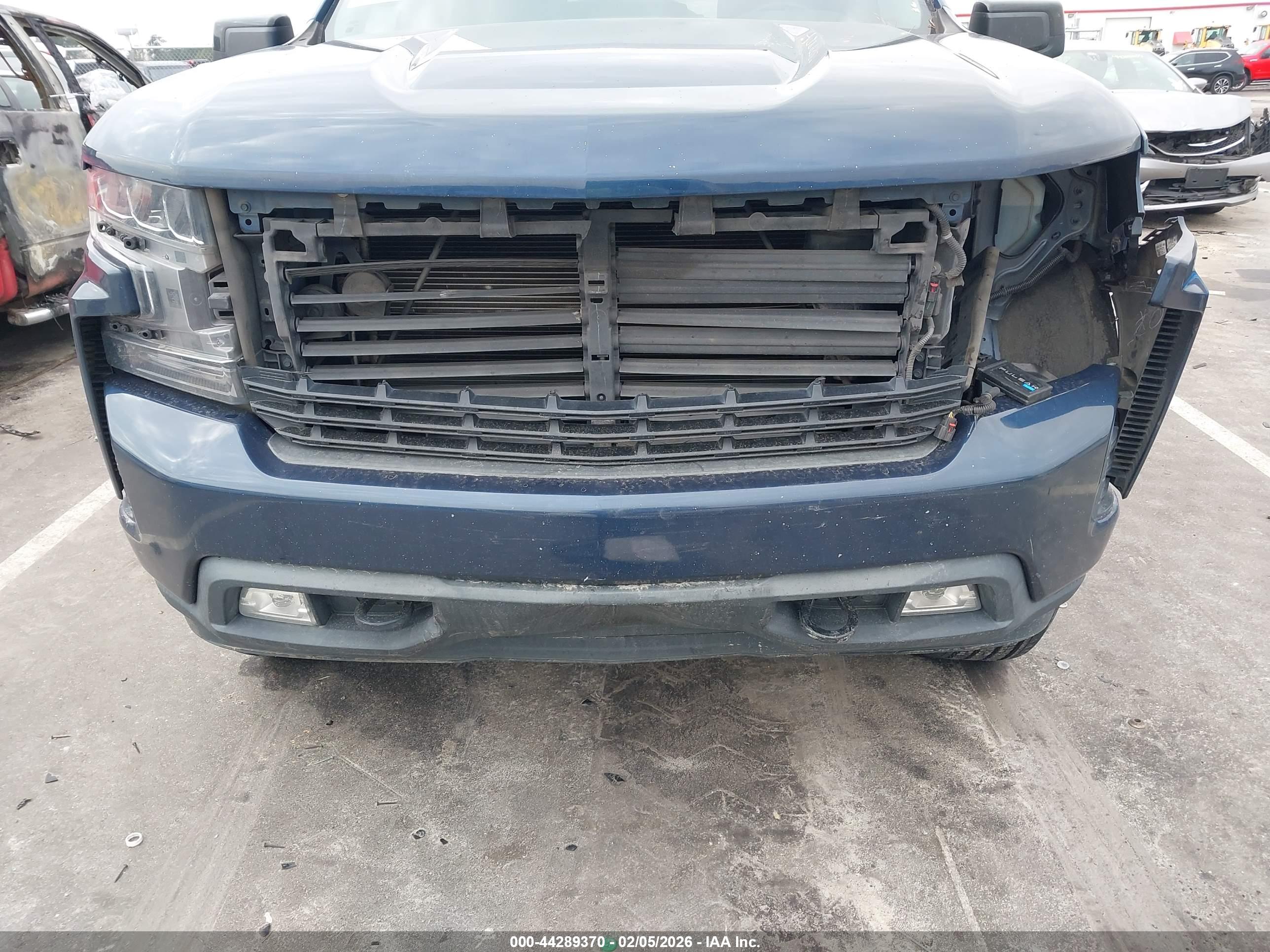 CHEVROLET SILVERADO image 6