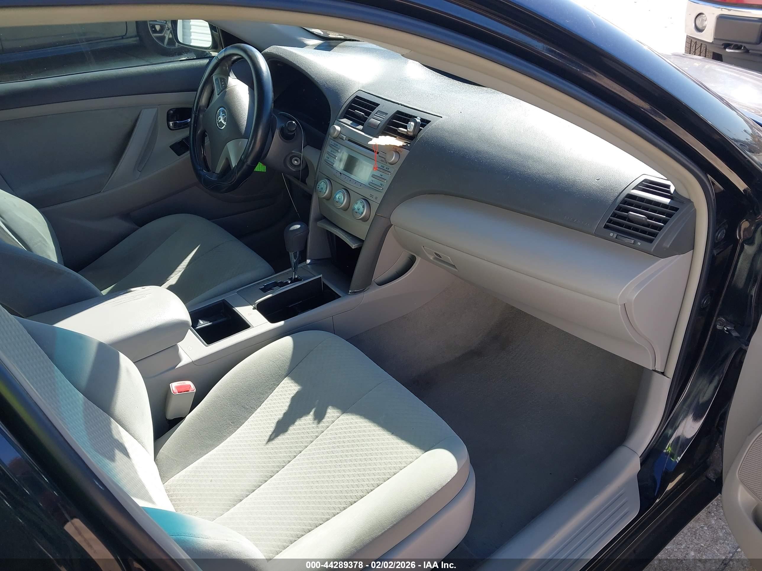 TOYOTA CAMRY image 5