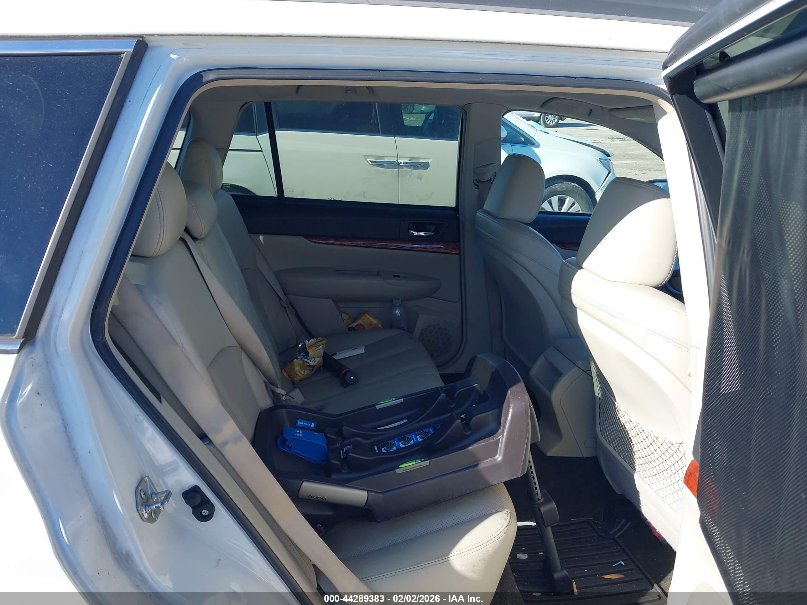 SUBARU OUTBACK image 8