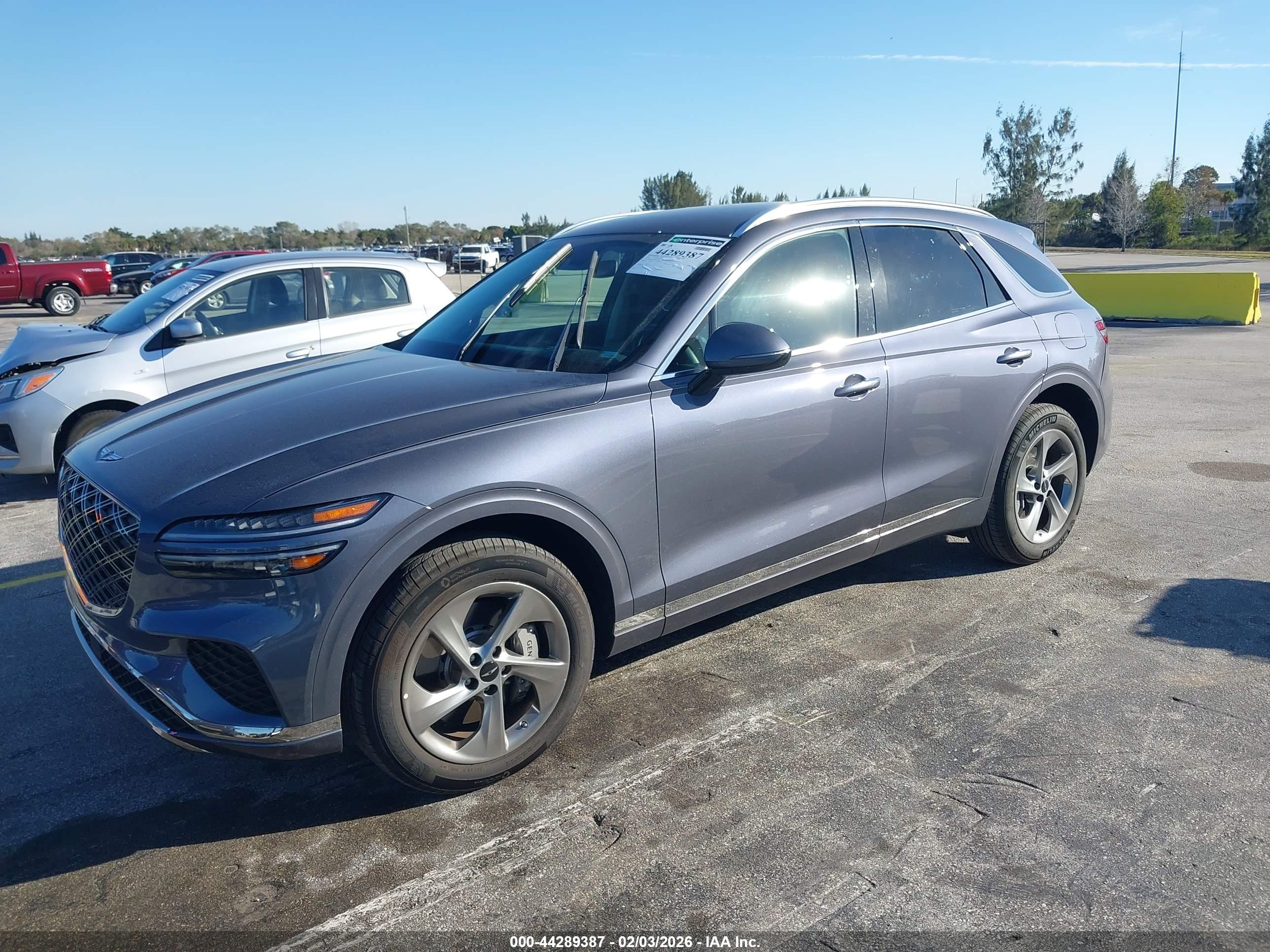 GENESIS GV70 image 2
