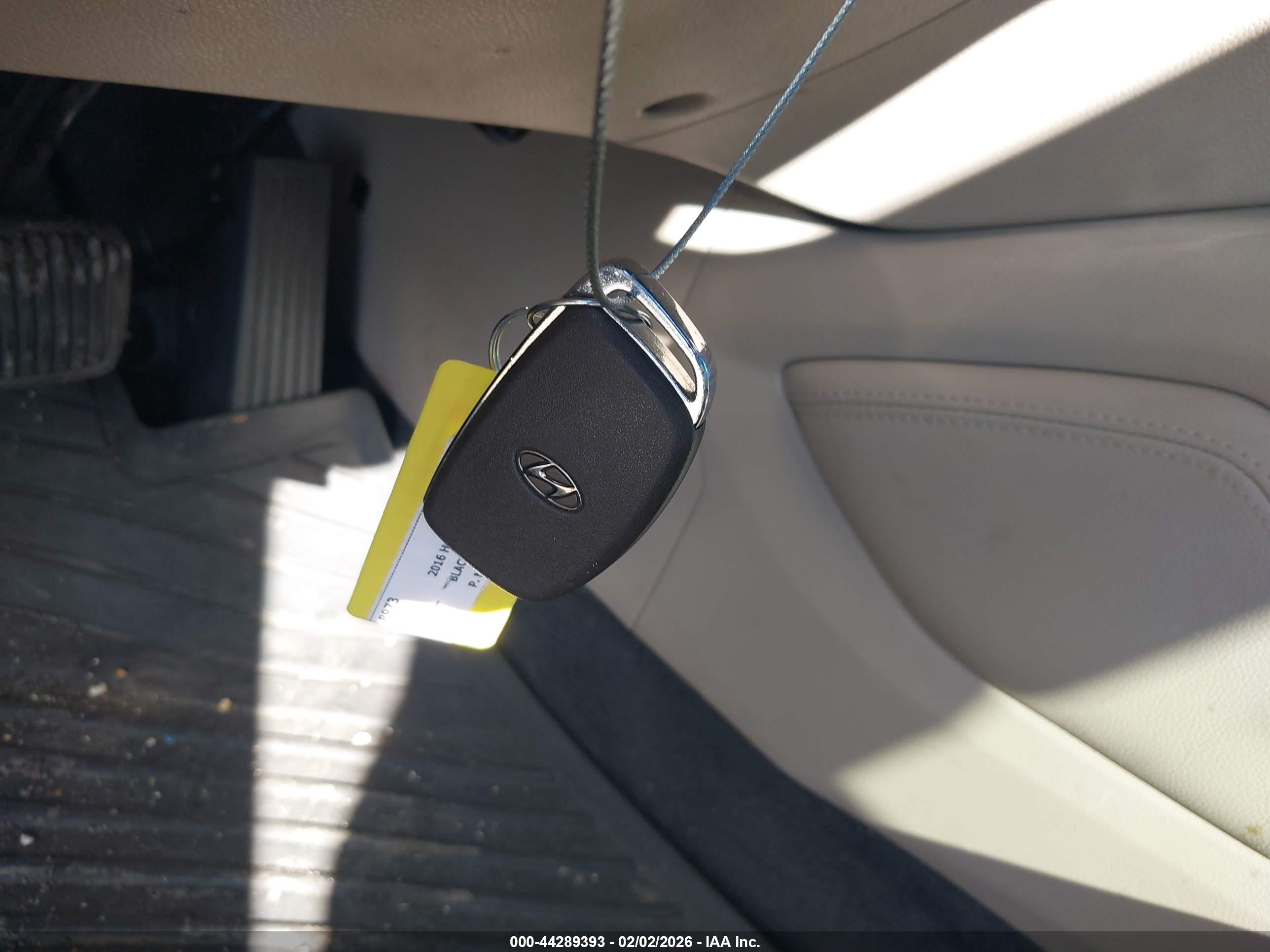 HYUNDAI TUCSON image 11