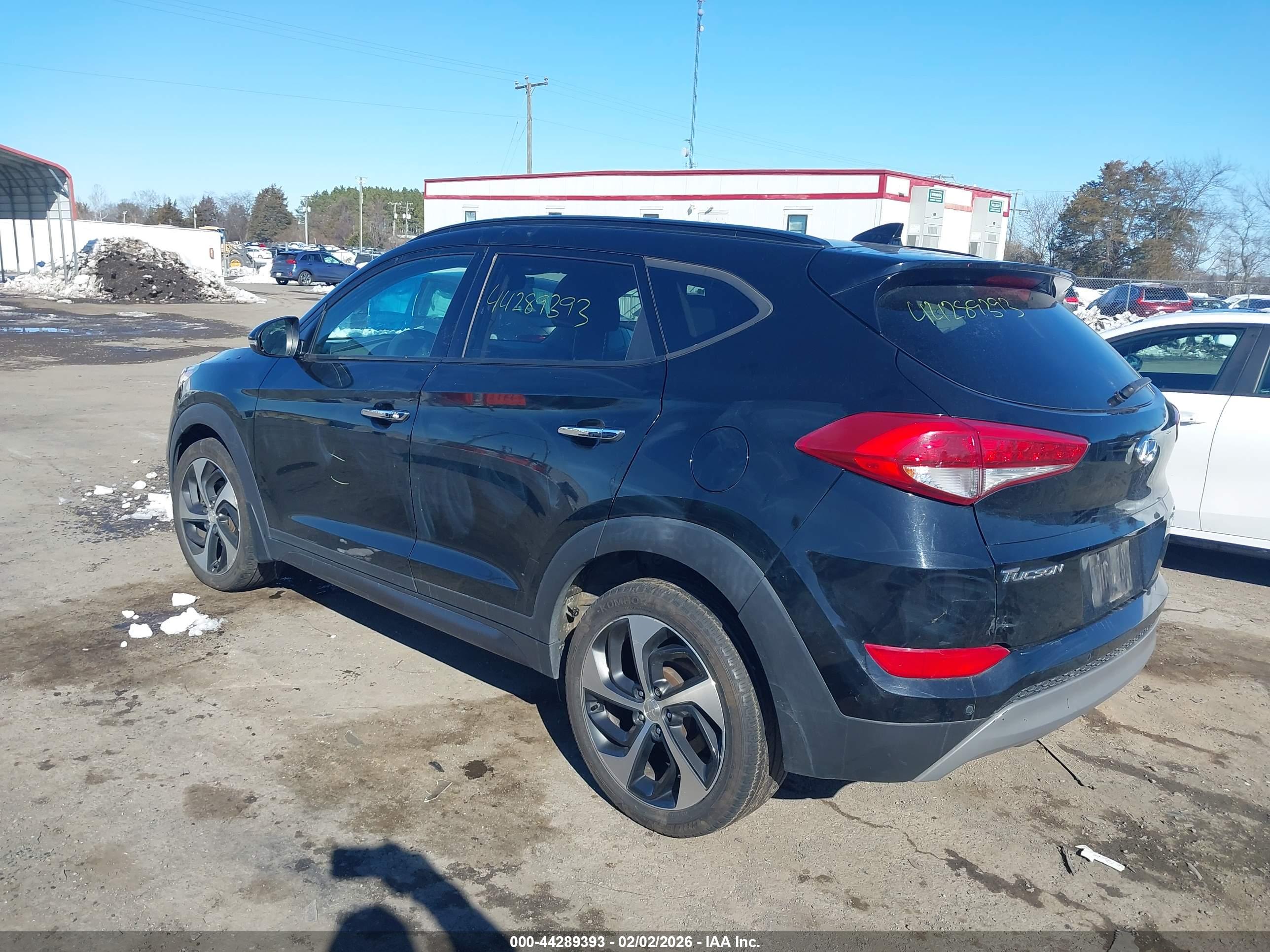 HYUNDAI TUCSON image 3