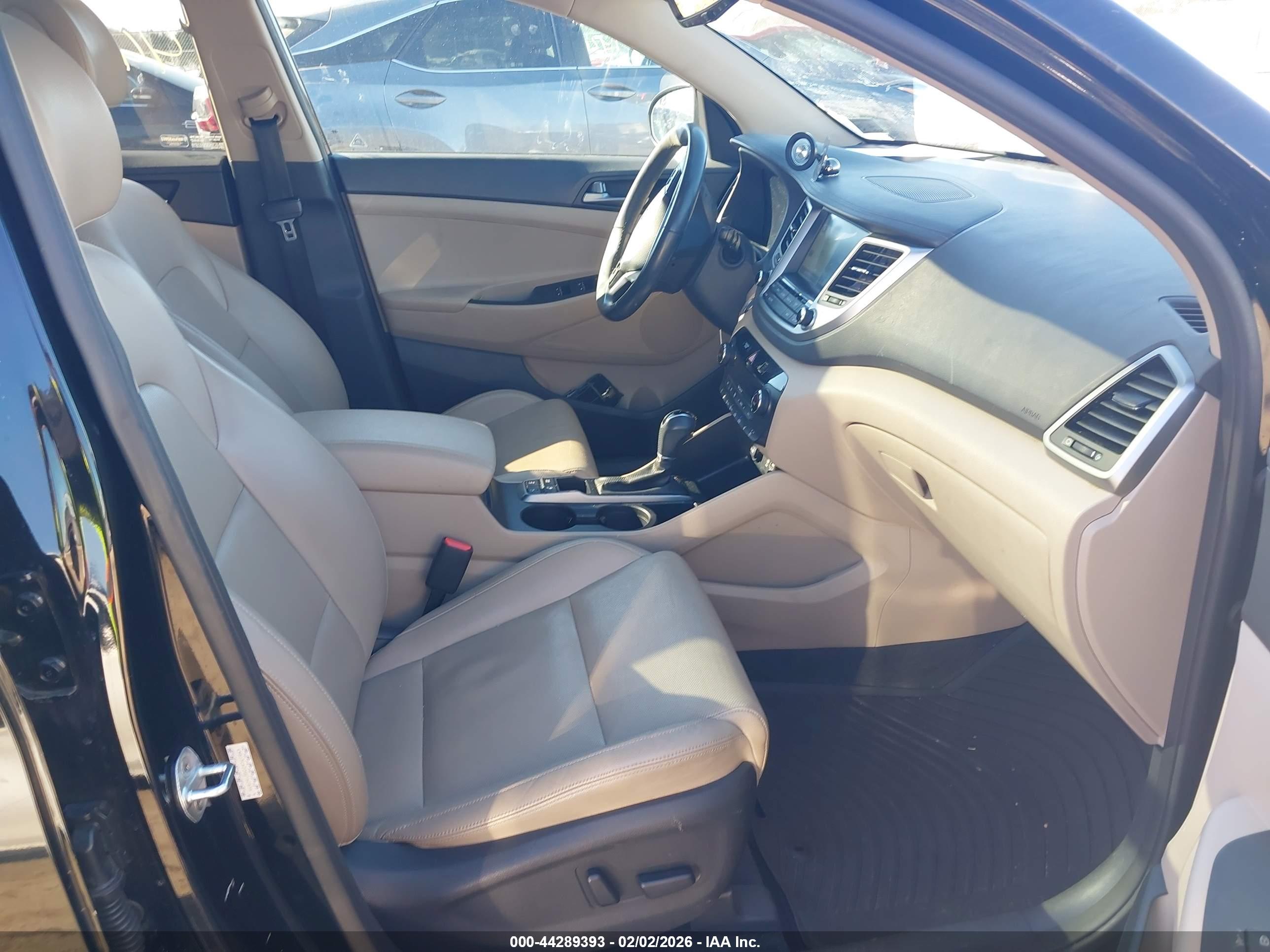 HYUNDAI TUCSON image 5