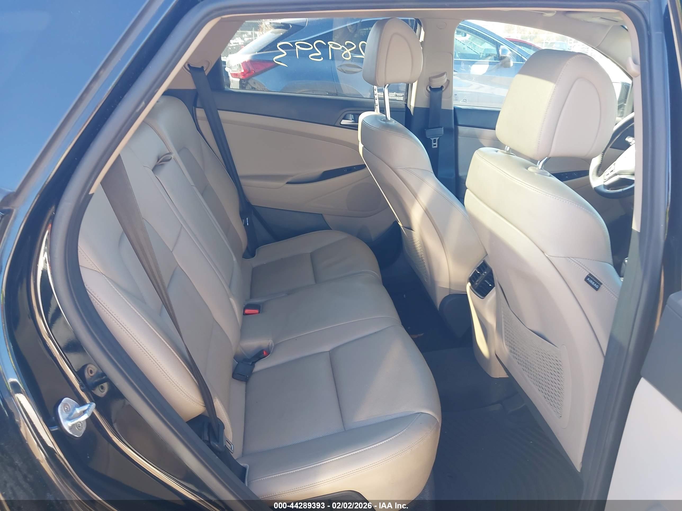 HYUNDAI TUCSON image 8