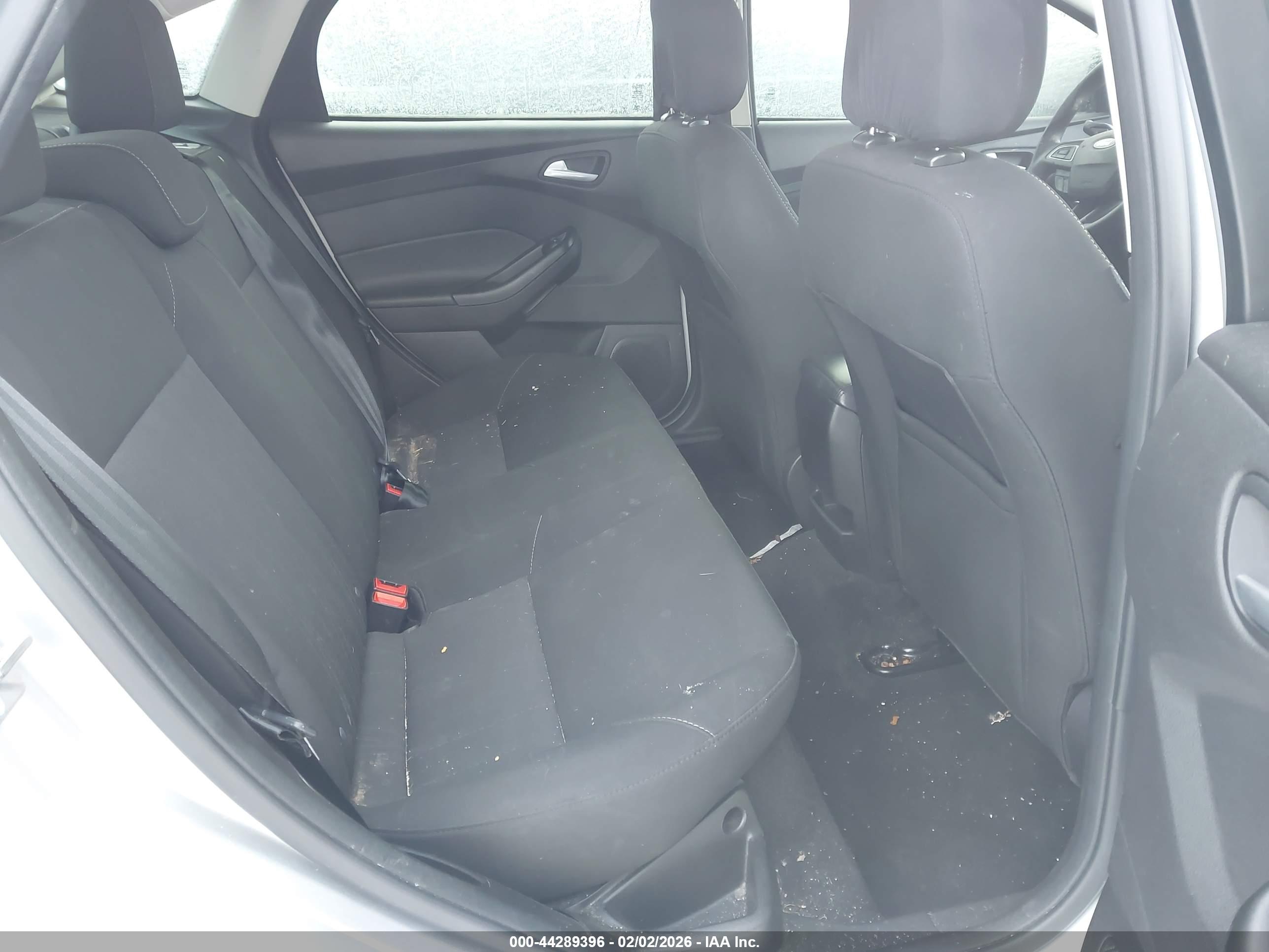 FORD FOCUS image 8