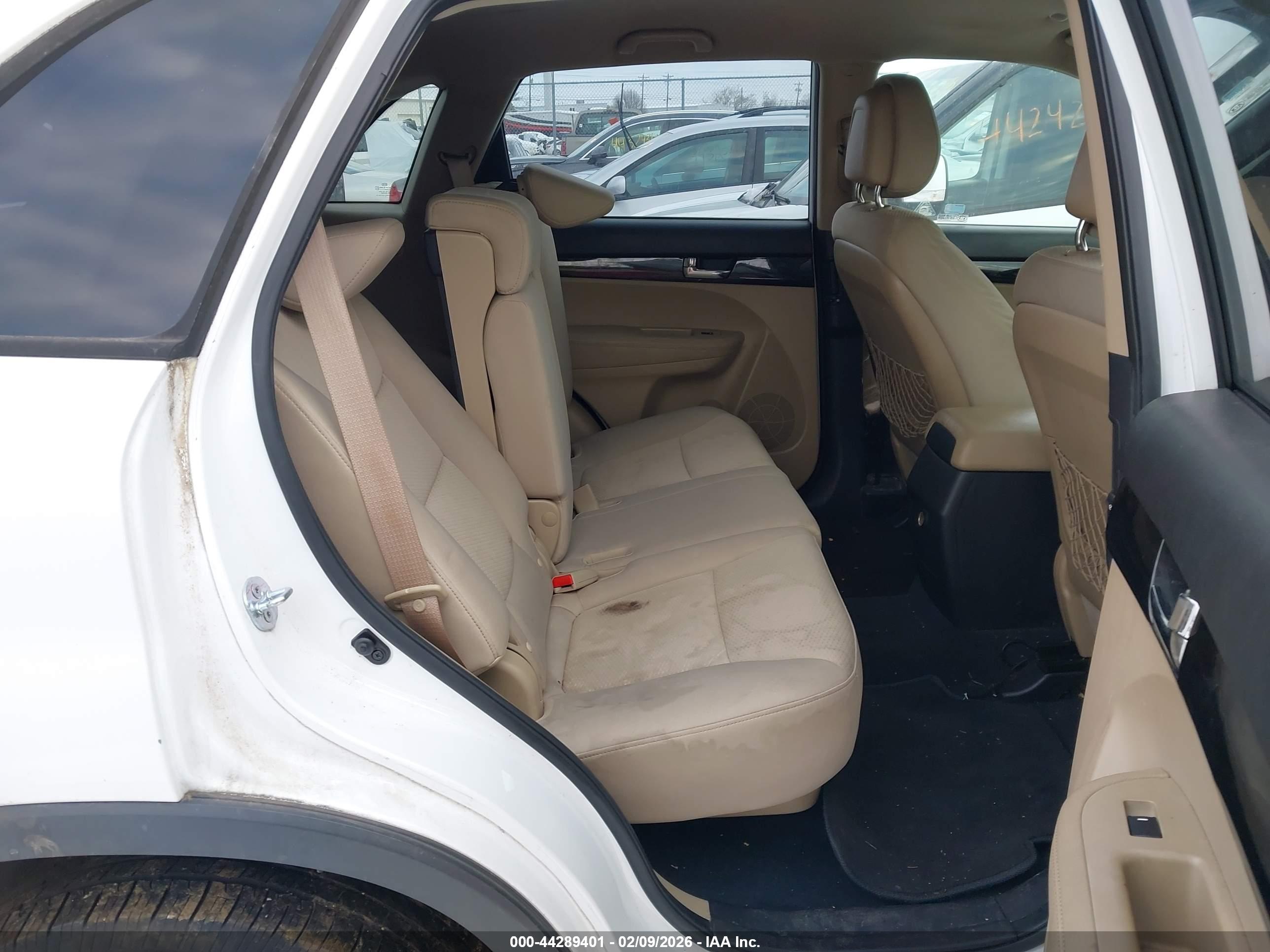 KIA SORENTO image 8