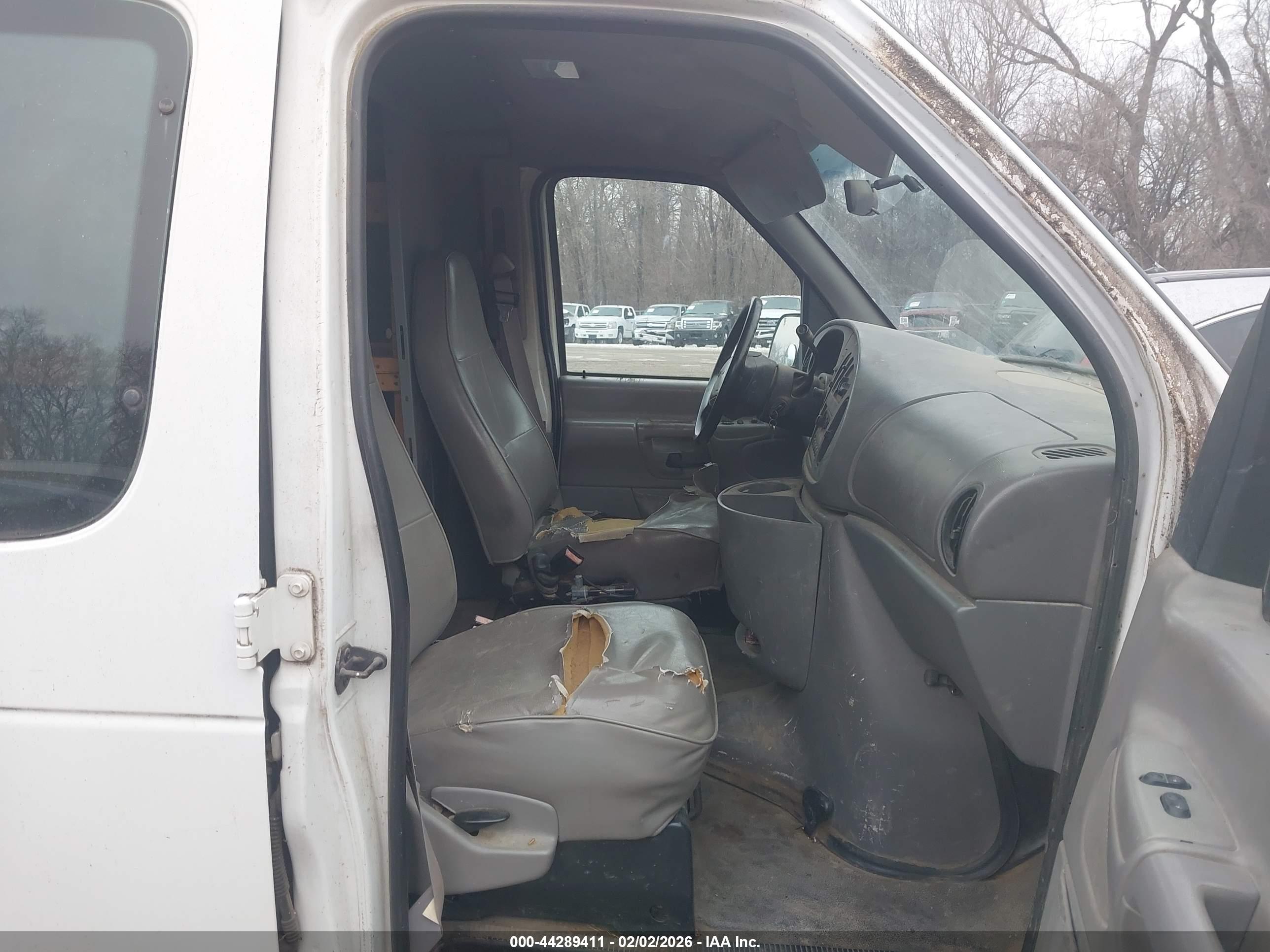 FORD E-250 image 5