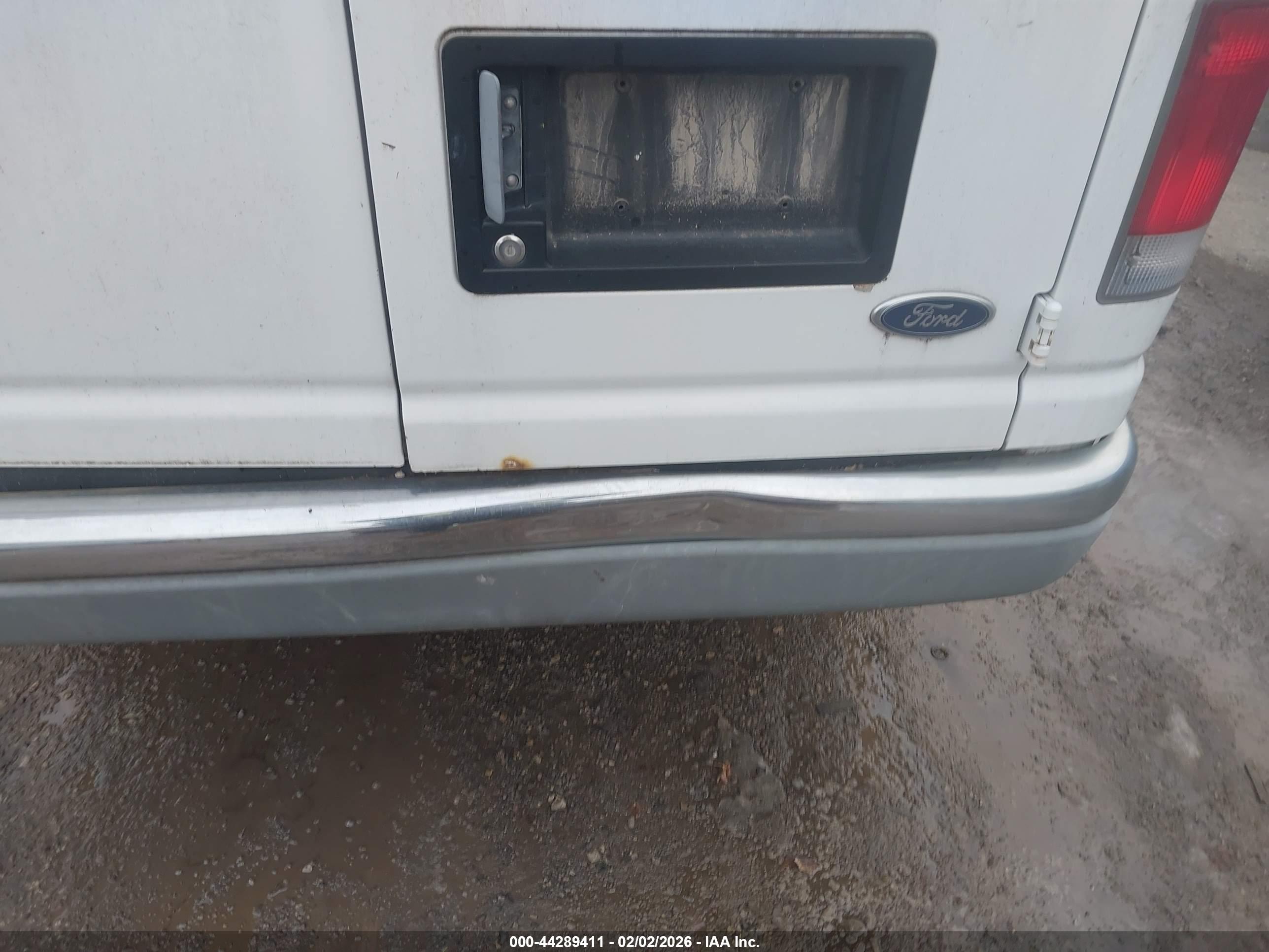 FORD E-250 image 6