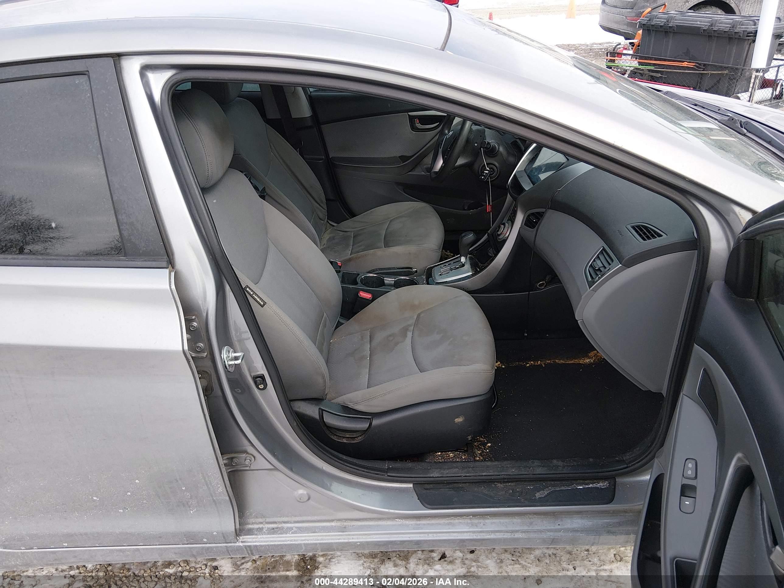 HYUNDAI ELANTRA image 5