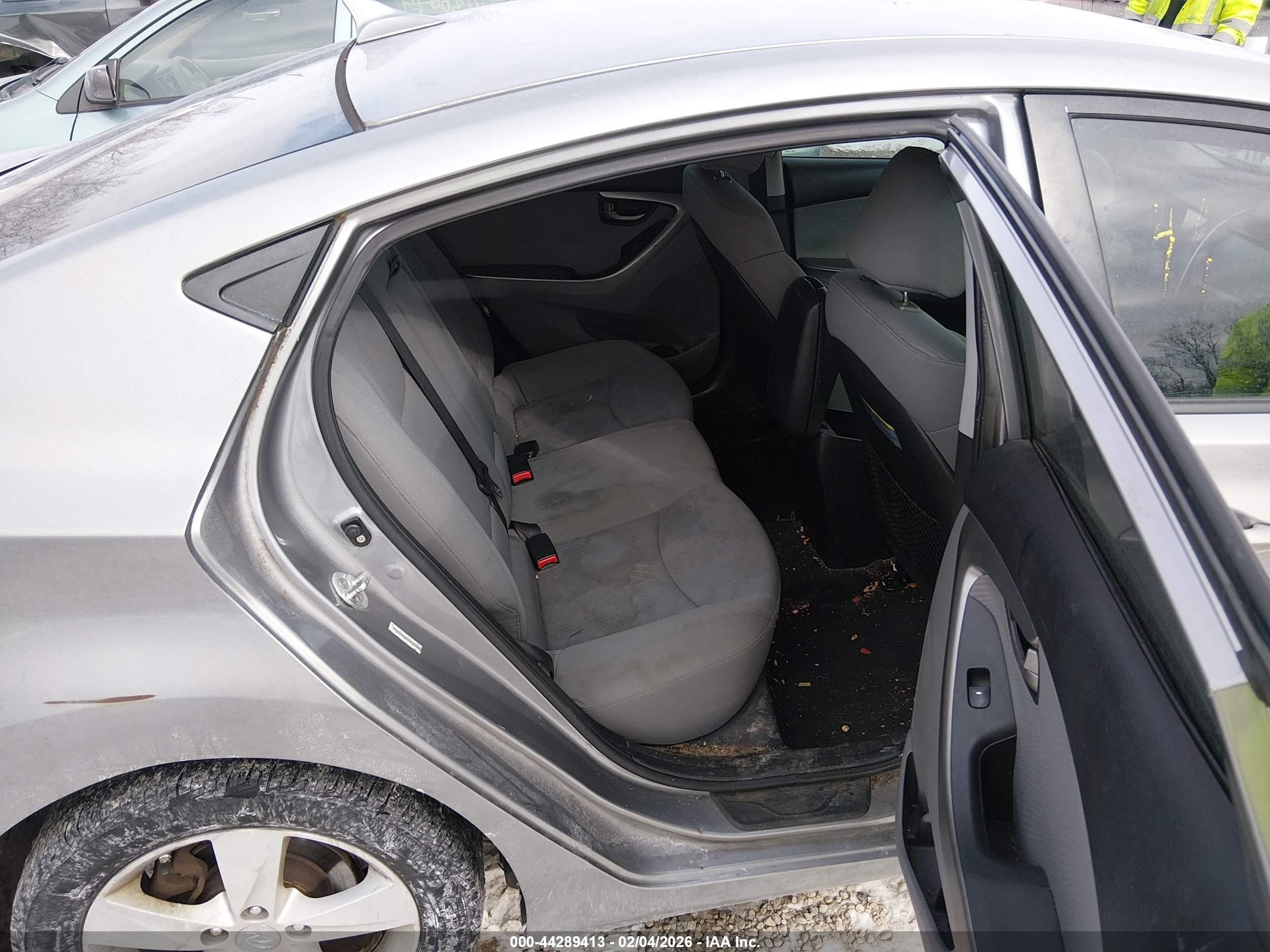 HYUNDAI ELANTRA image 8