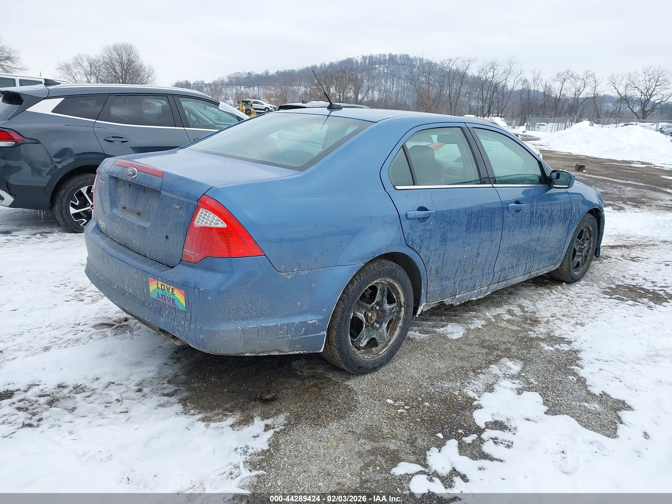 FORD FUSION image 4