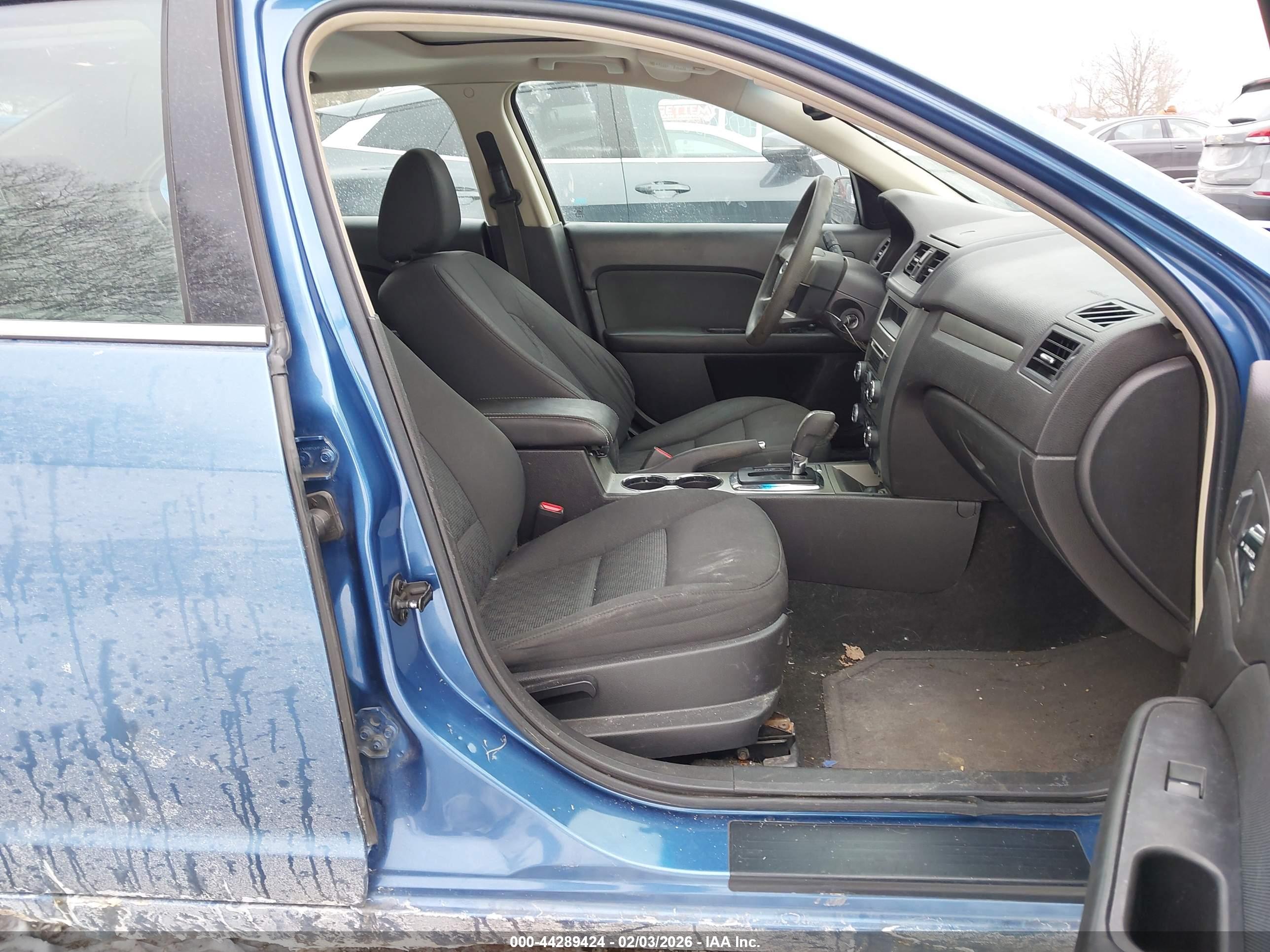 FORD FUSION image 5