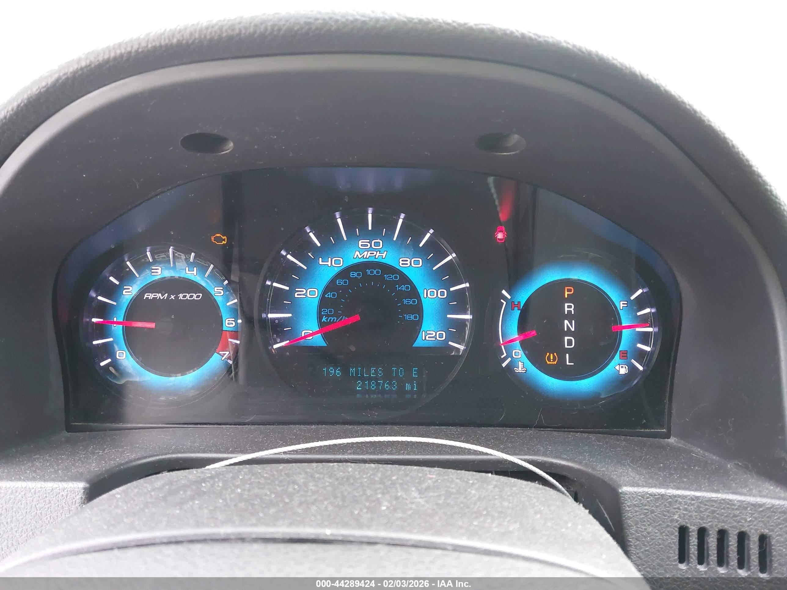 FORD FUSION image 7