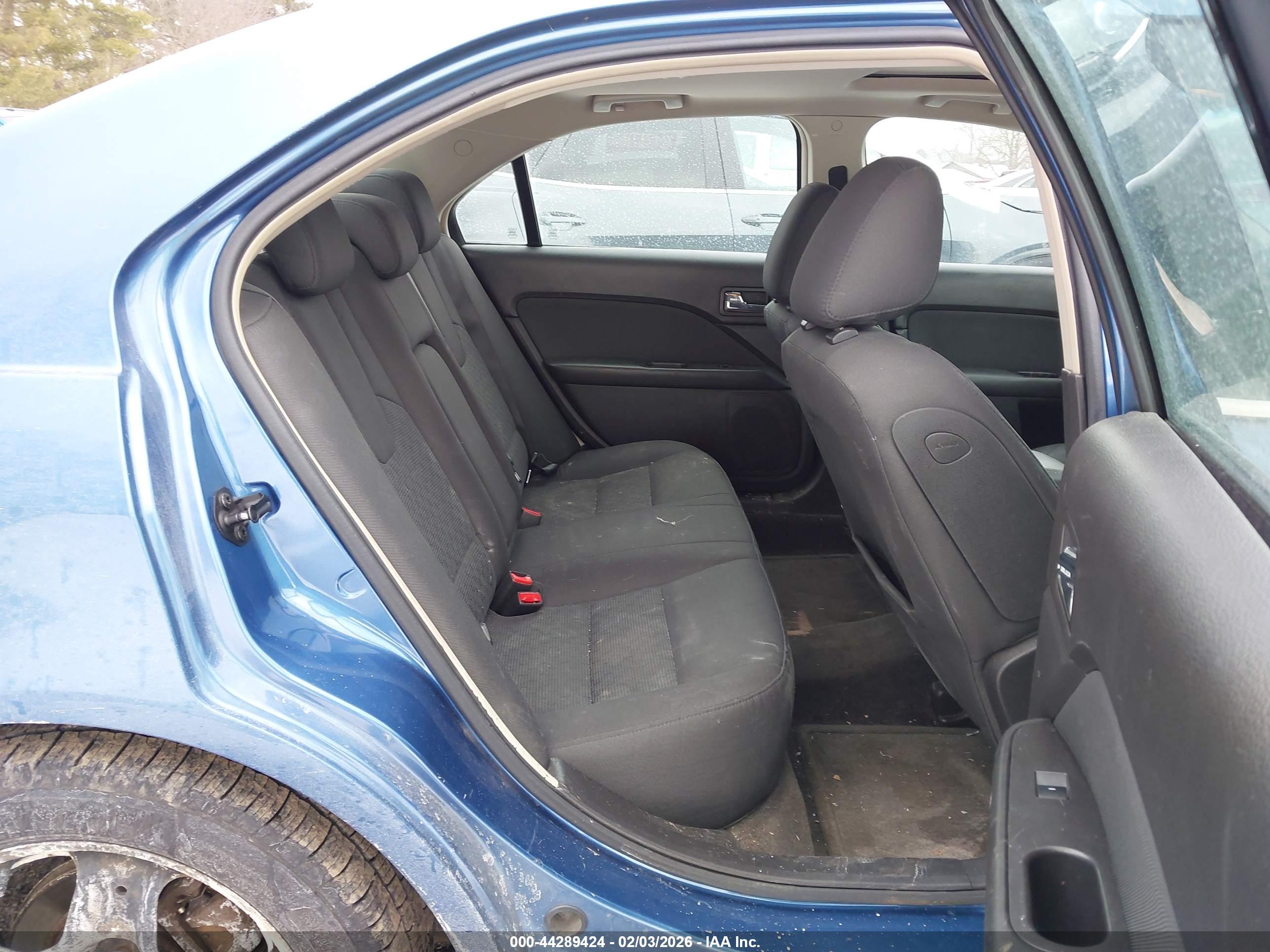 FORD FUSION image 8