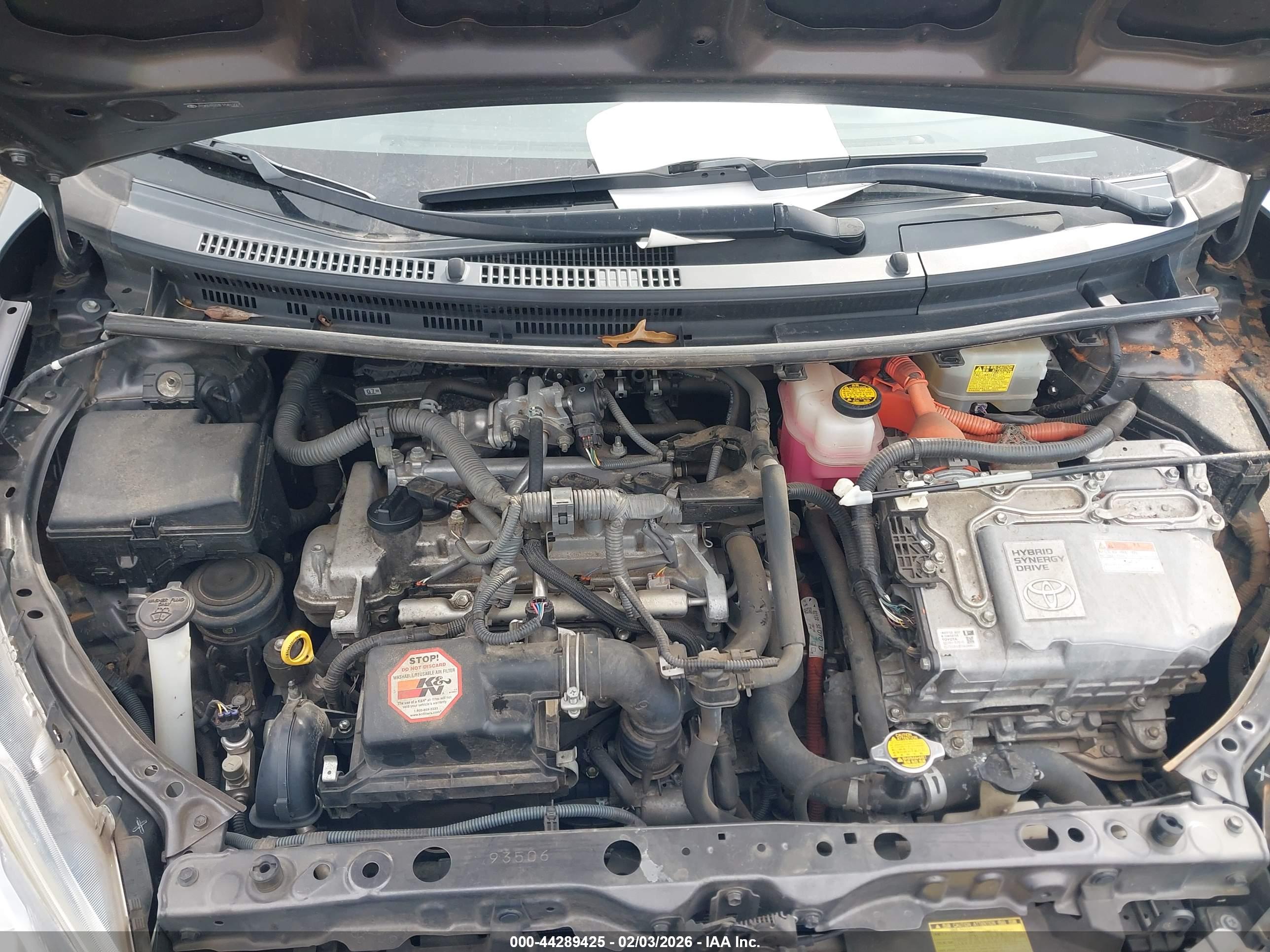 TOYOTA PRIUS image 10