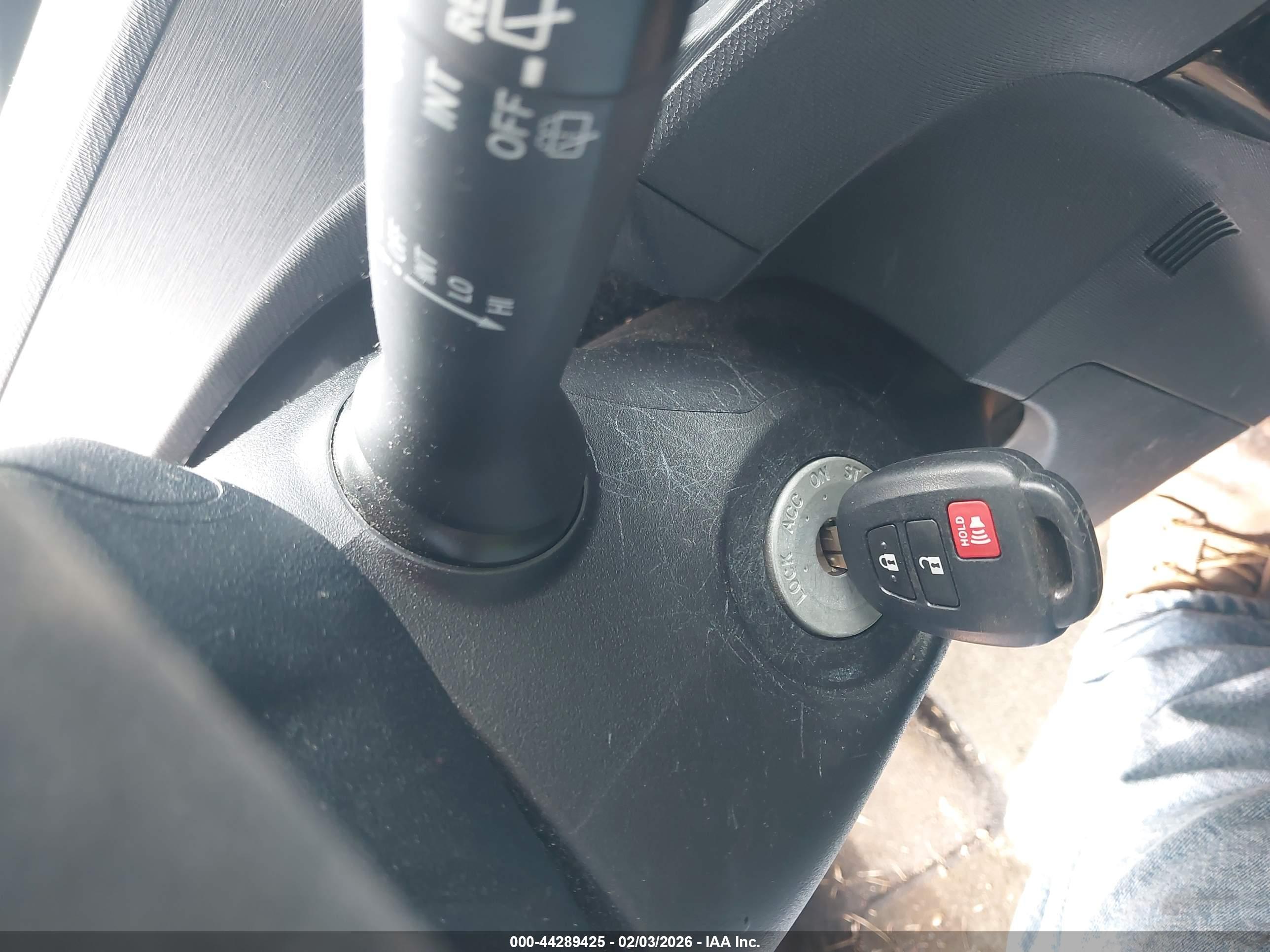 TOYOTA PRIUS image 11