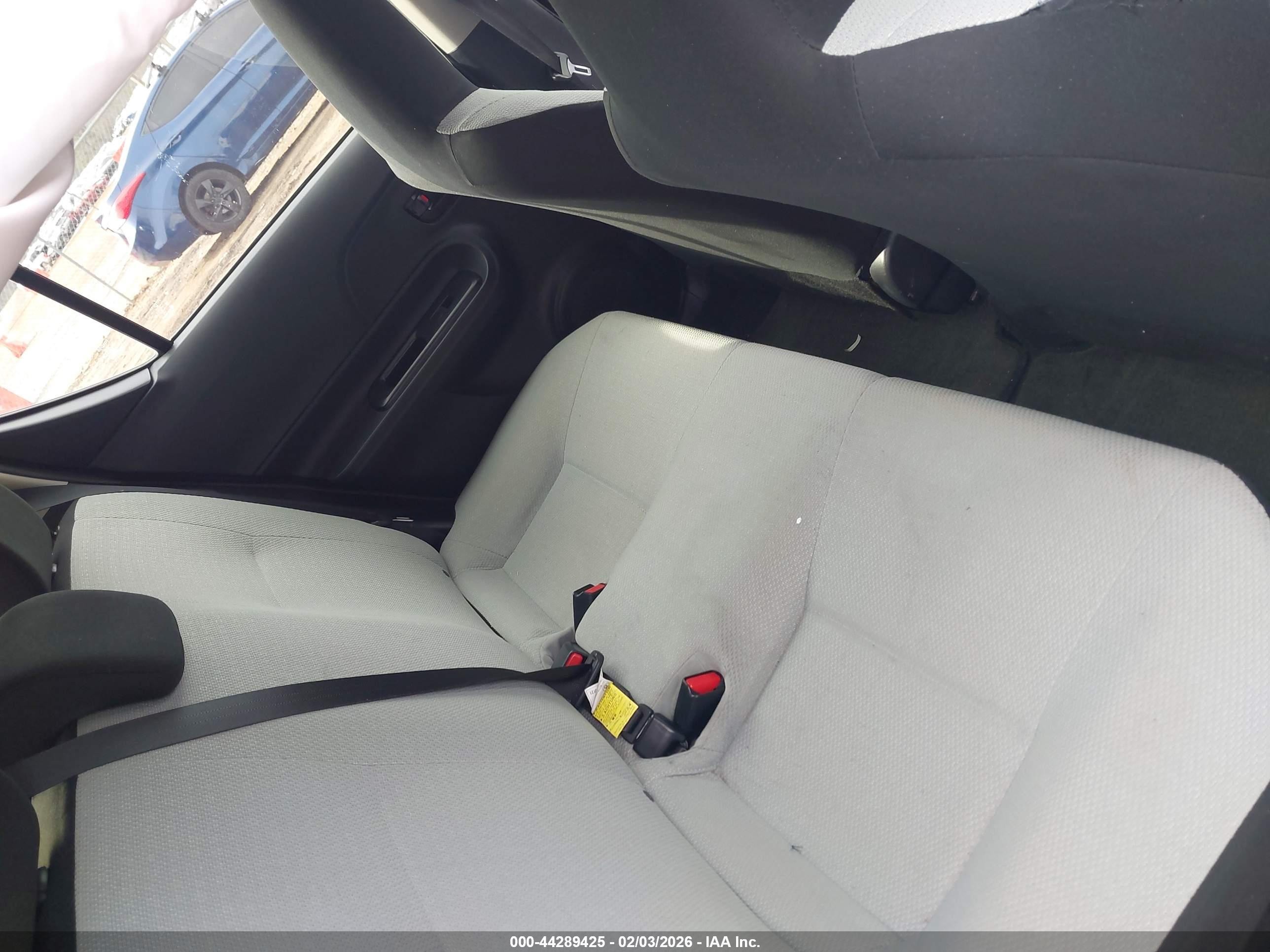 TOYOTA PRIUS image 8