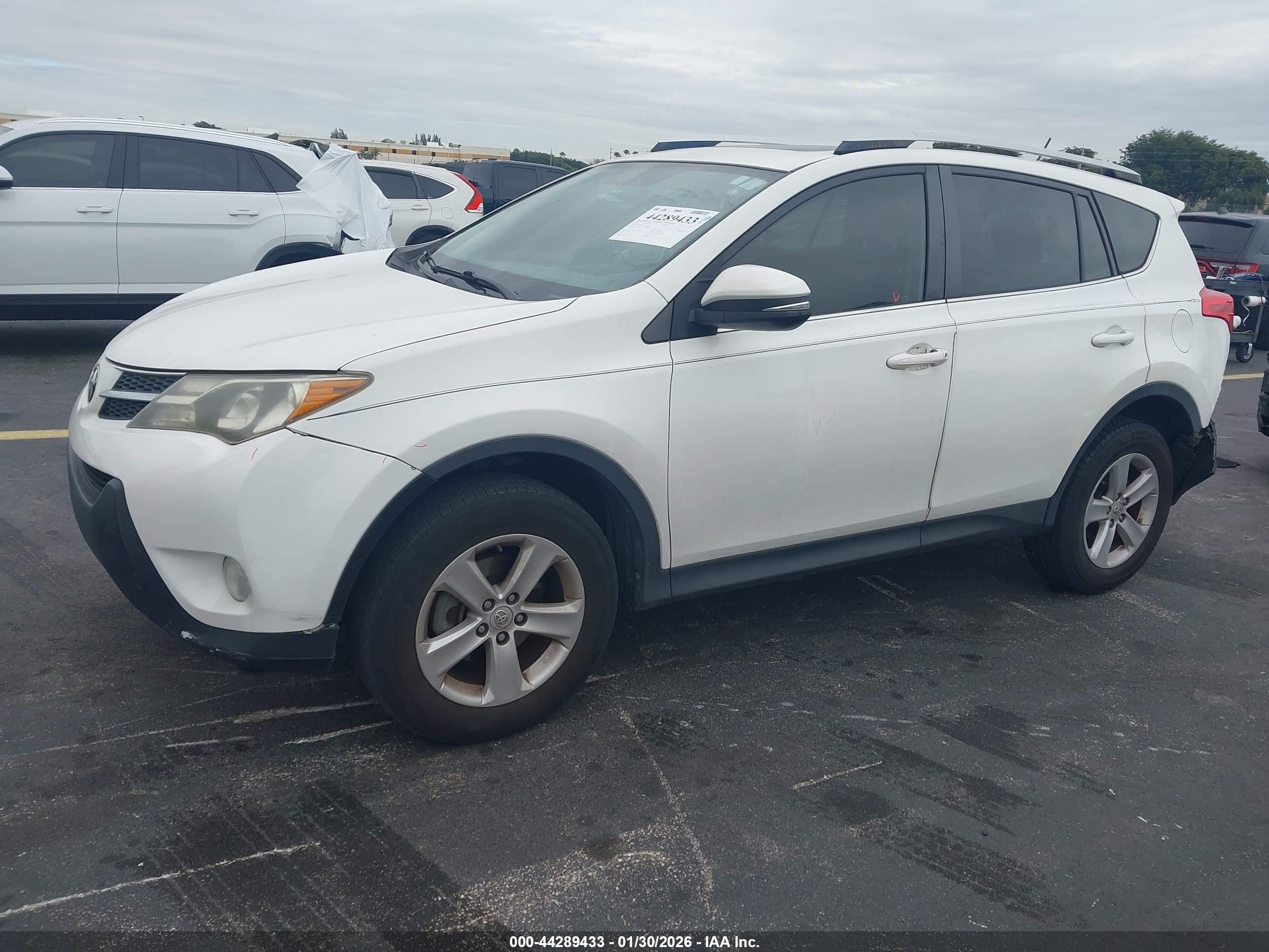 TOYOTA RAV4 image 2