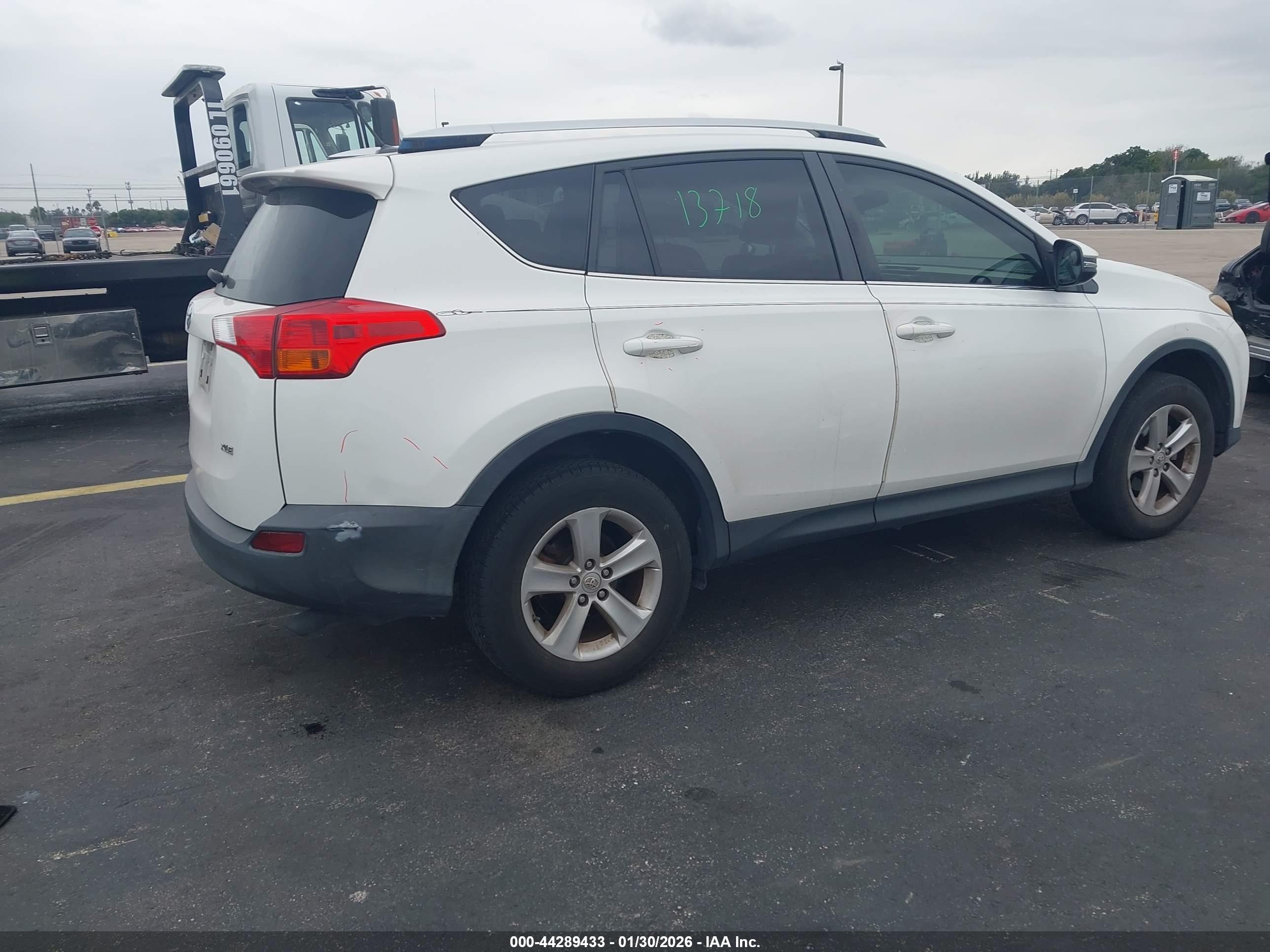 TOYOTA RAV4 image 4