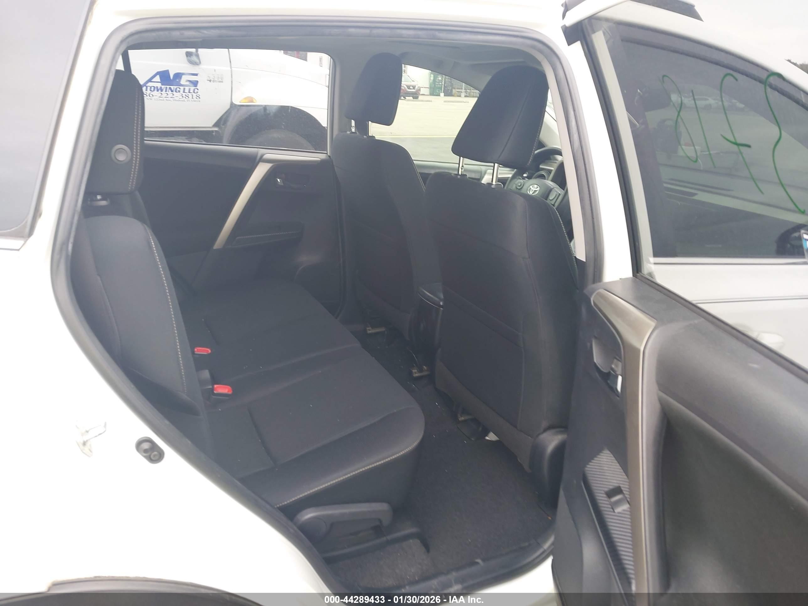 TOYOTA RAV4 image 8