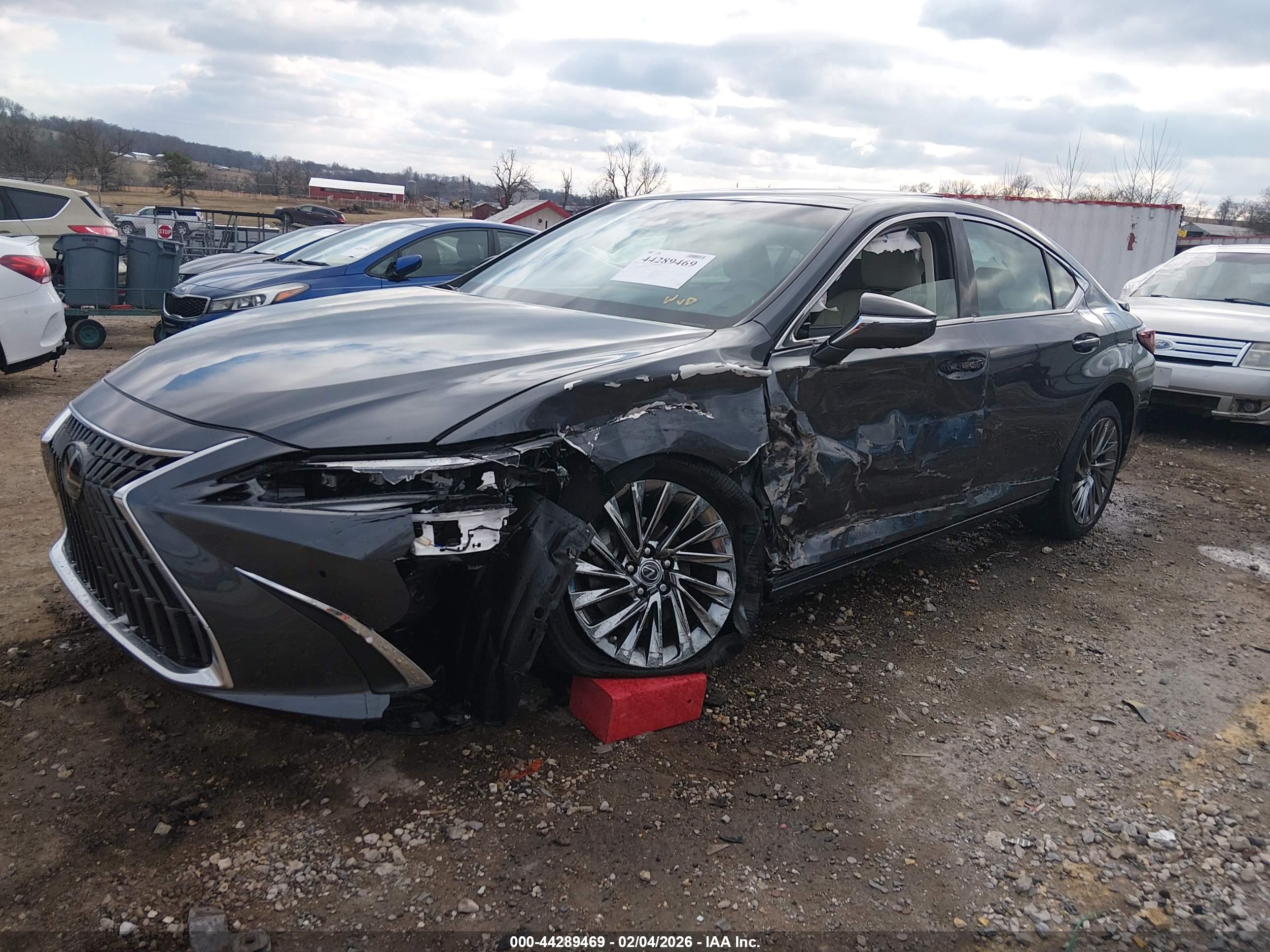 LEXUS ES image 2