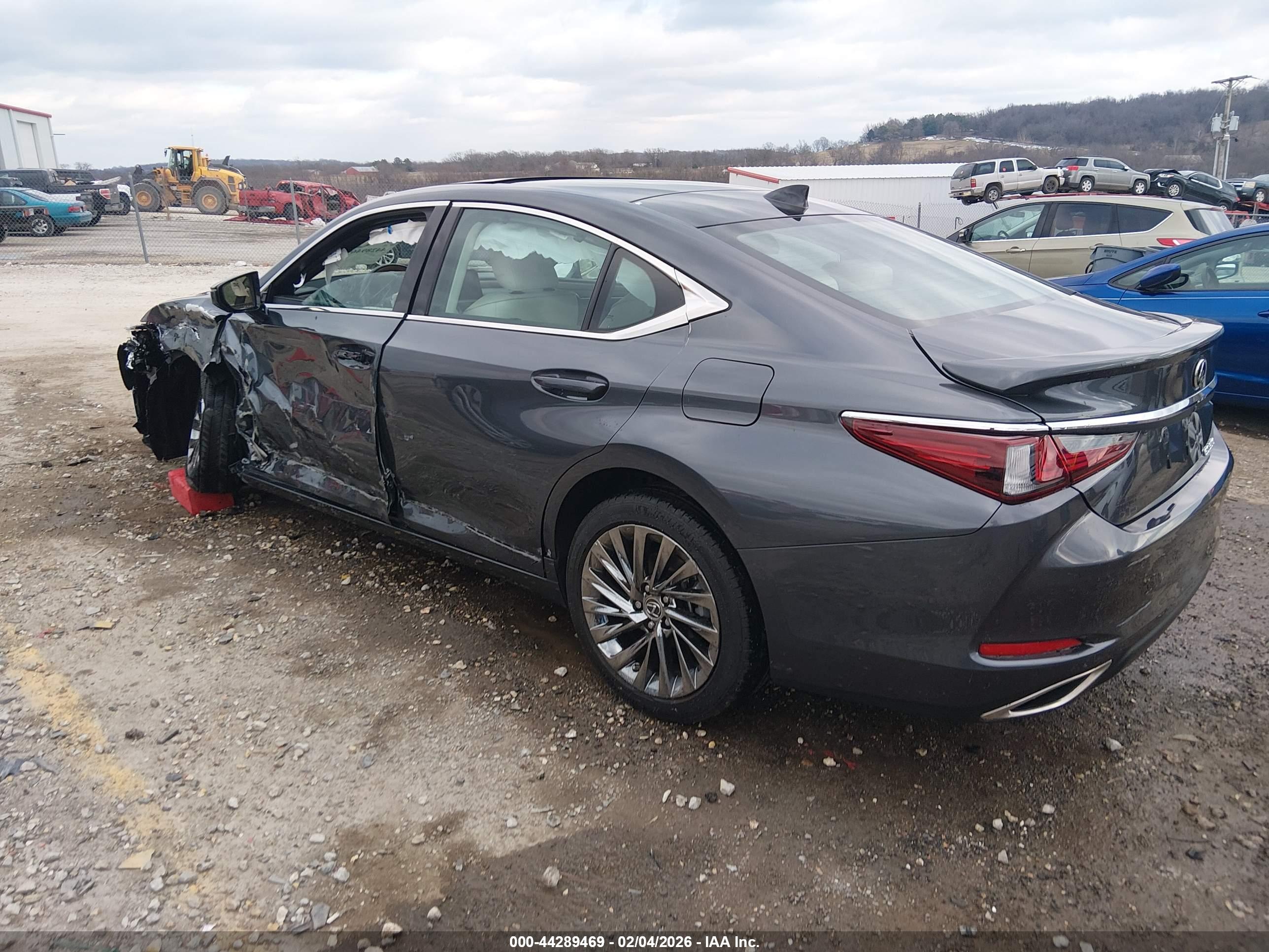 LEXUS ES image 3