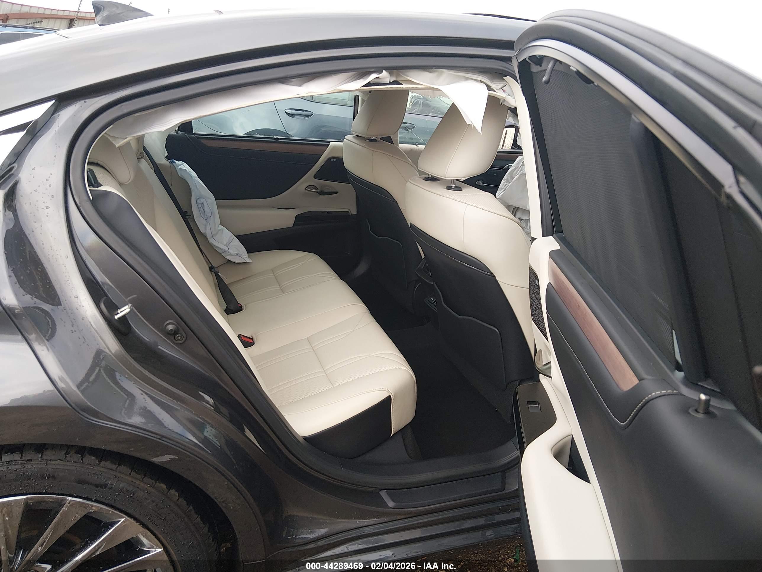 LEXUS ES image 8