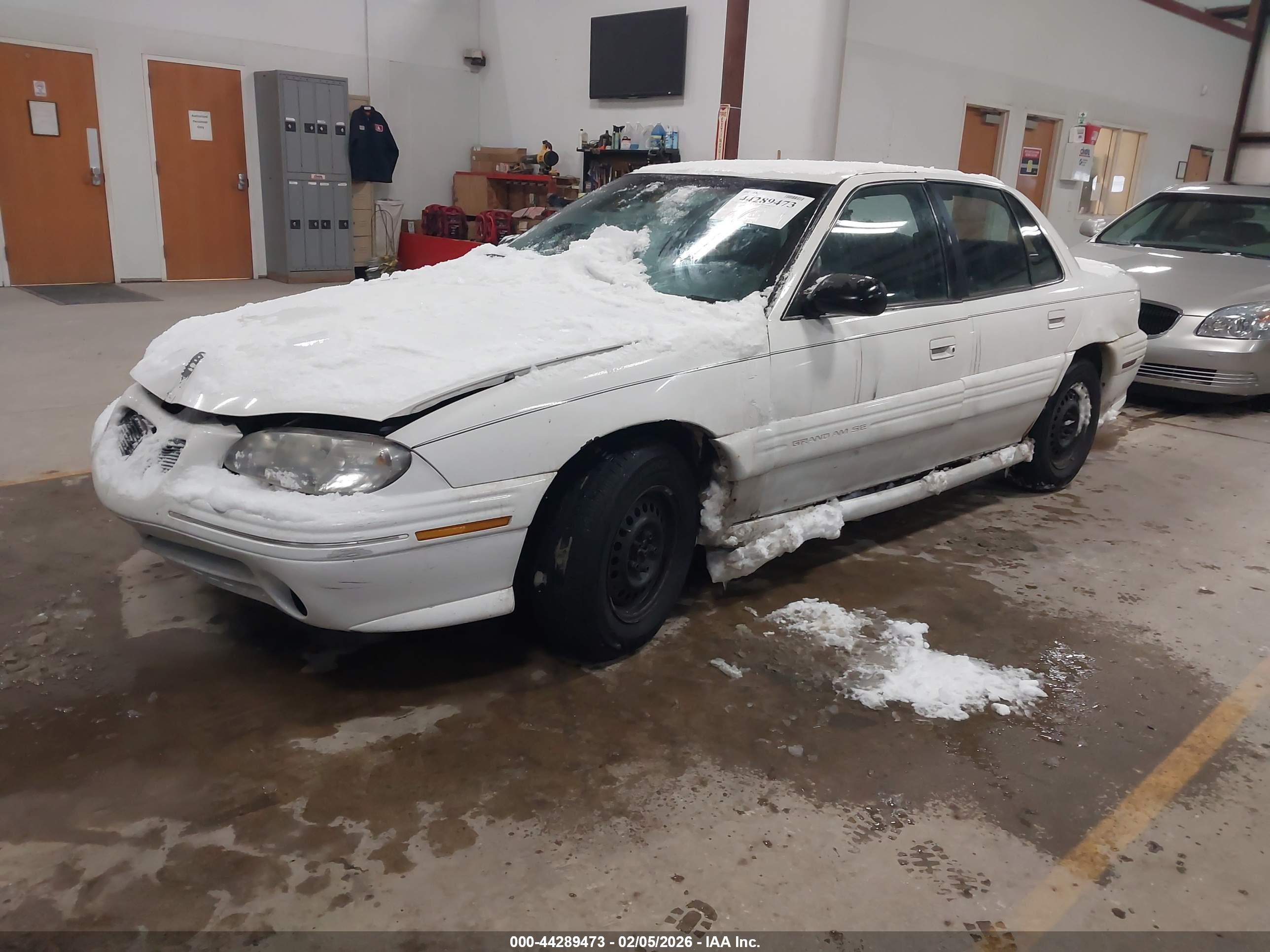 PONTIAC GRAND image 2
