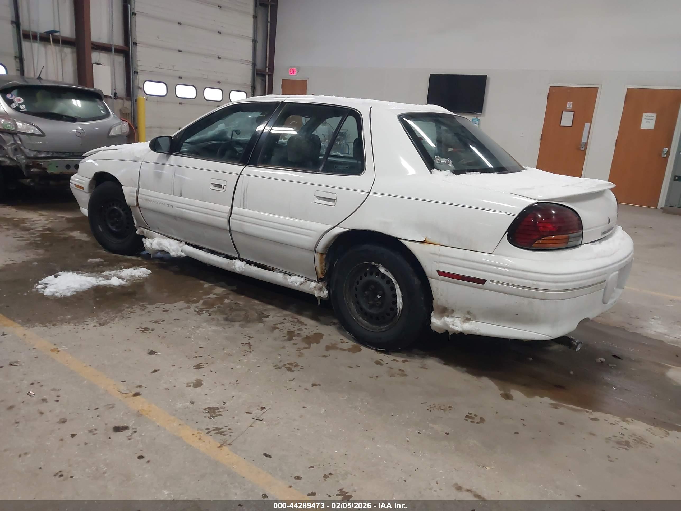 PONTIAC GRAND image 3