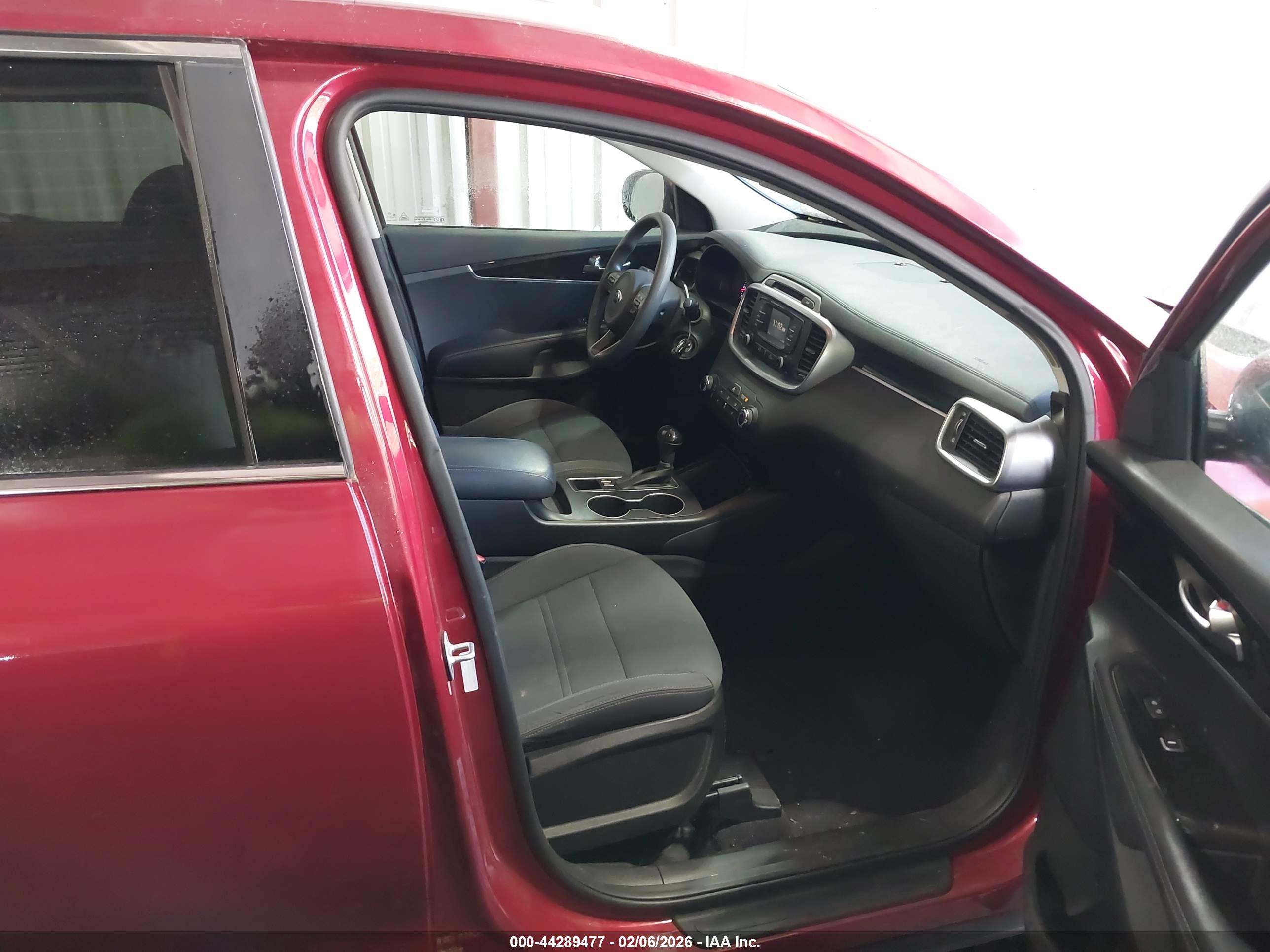 KIA SORENTO image 5