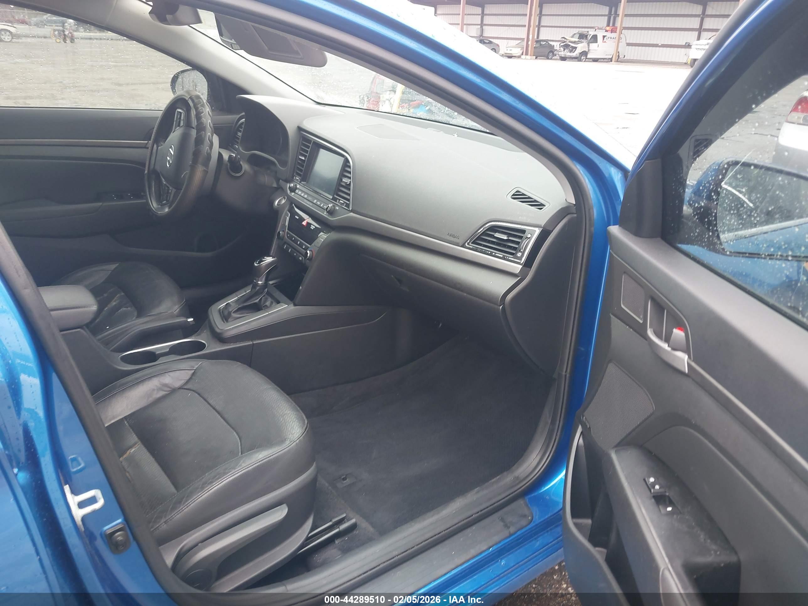 HYUNDAI ELANTRA image 5