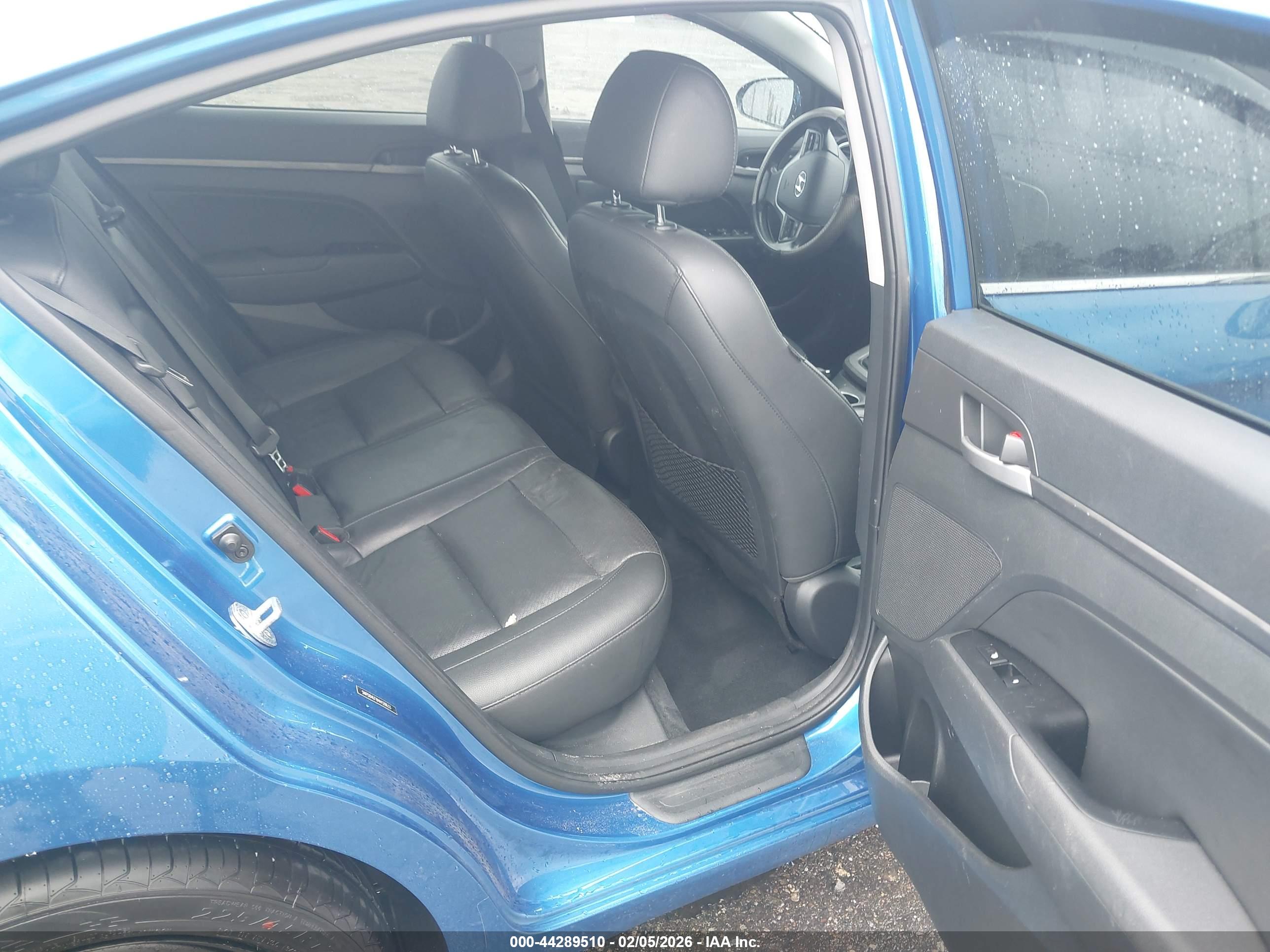HYUNDAI ELANTRA image 8