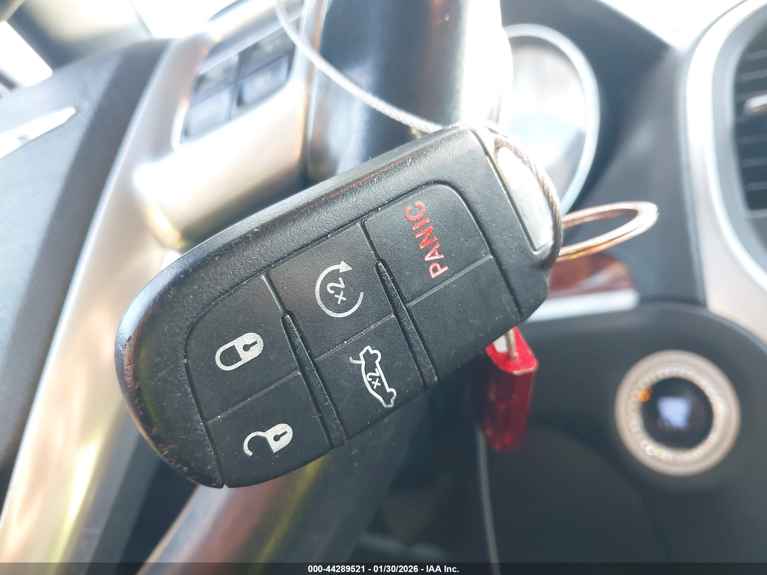 CHRYSLER 300 image 11