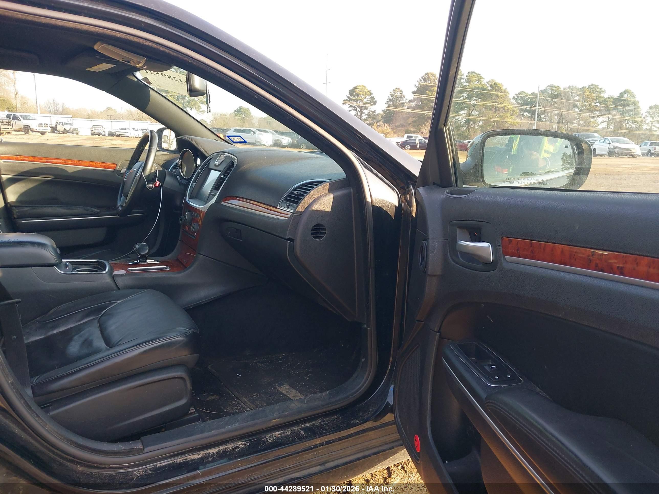CHRYSLER 300 image 5