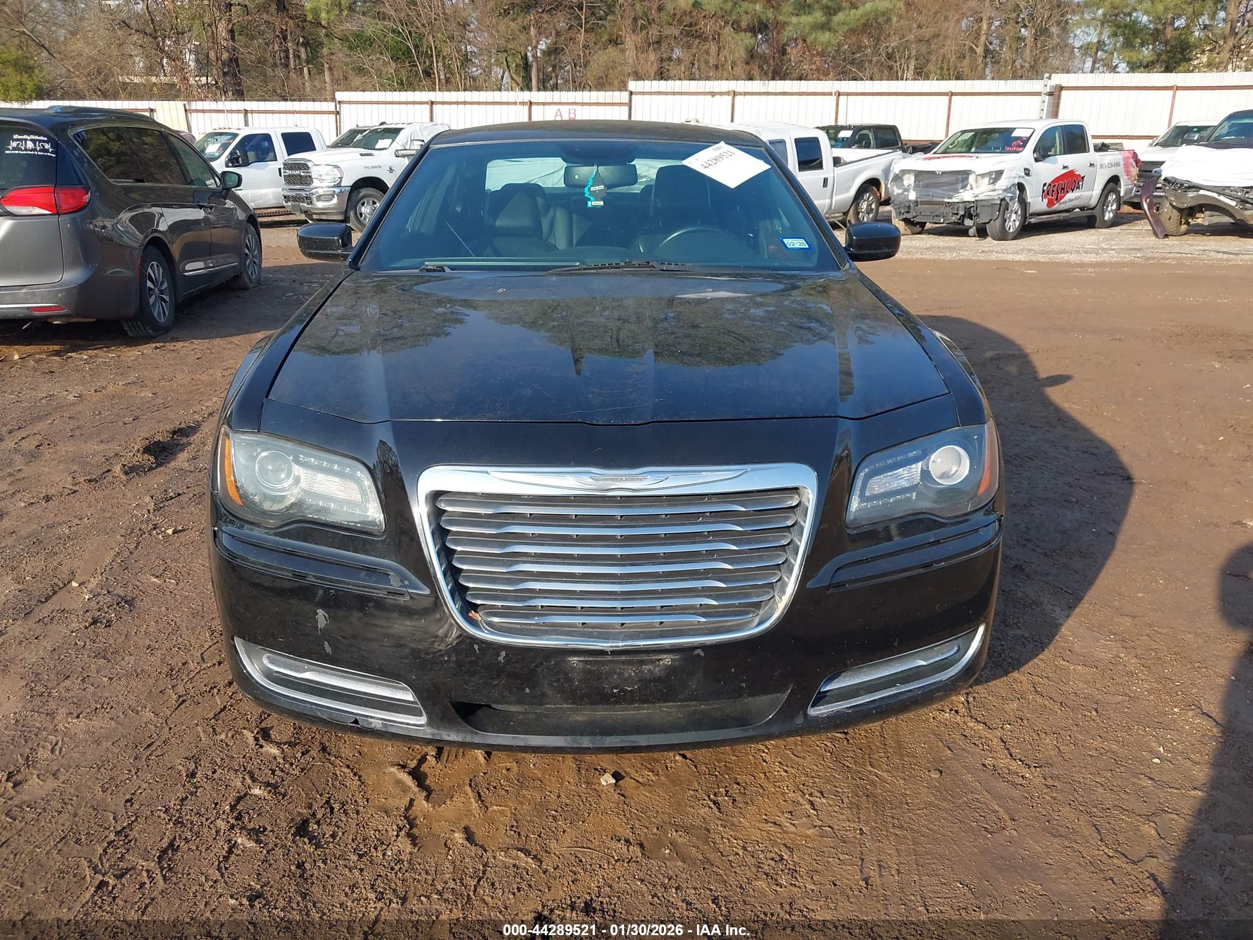 CHRYSLER 300 image 6