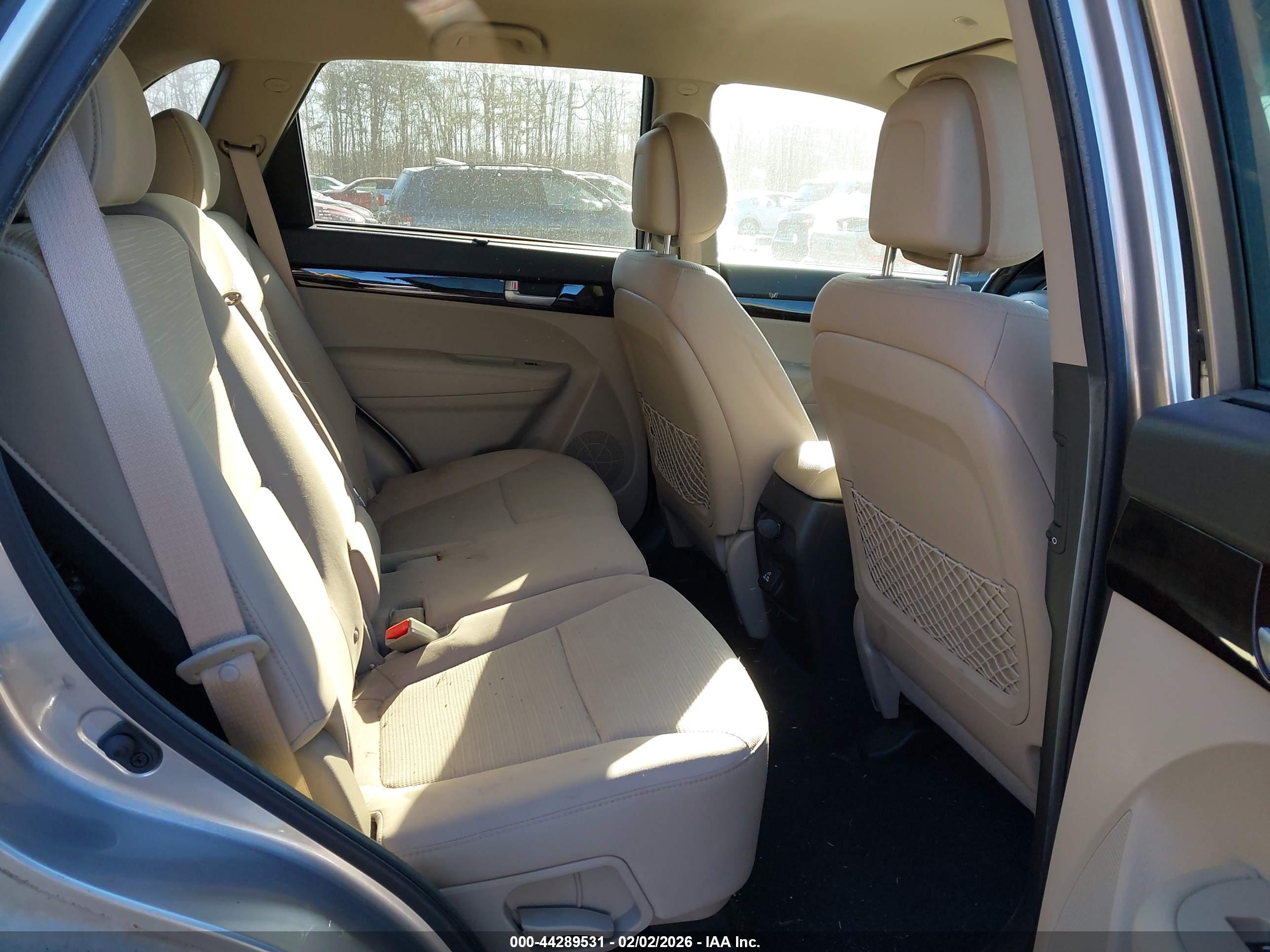 KIA SORENTO image 8