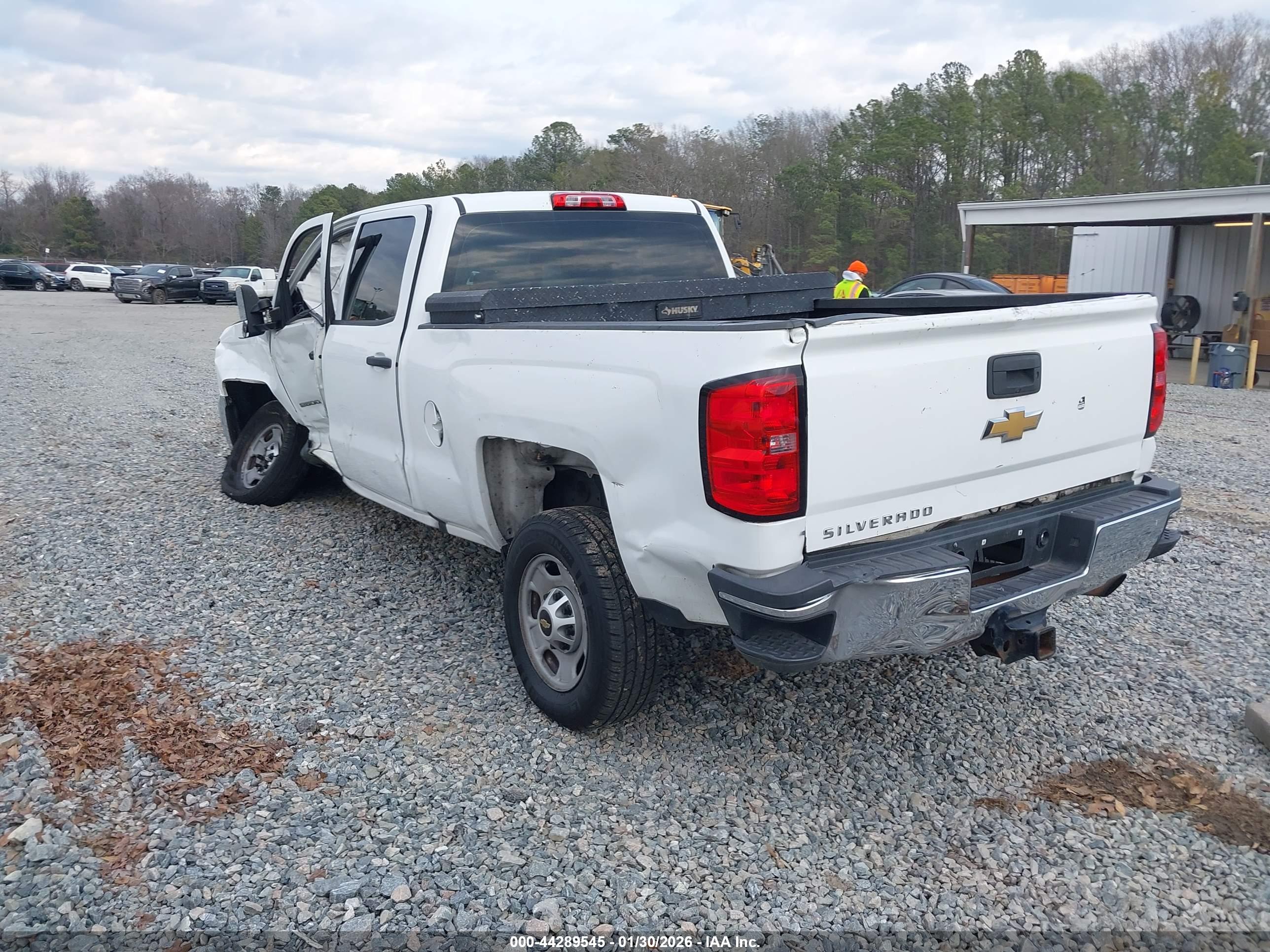 CHEVROLET SILVERADO image 3