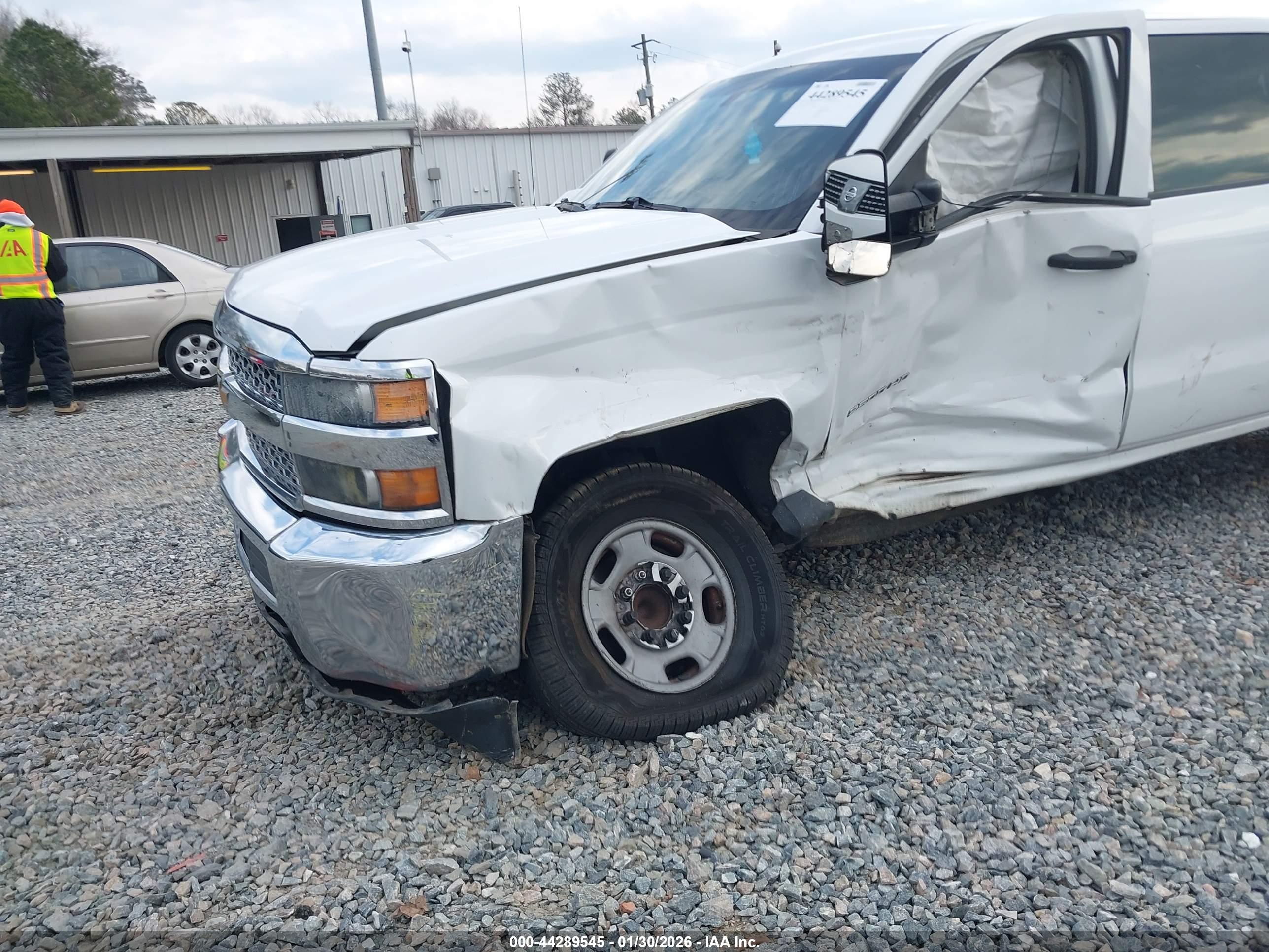 CHEVROLET SILVERADO image 6