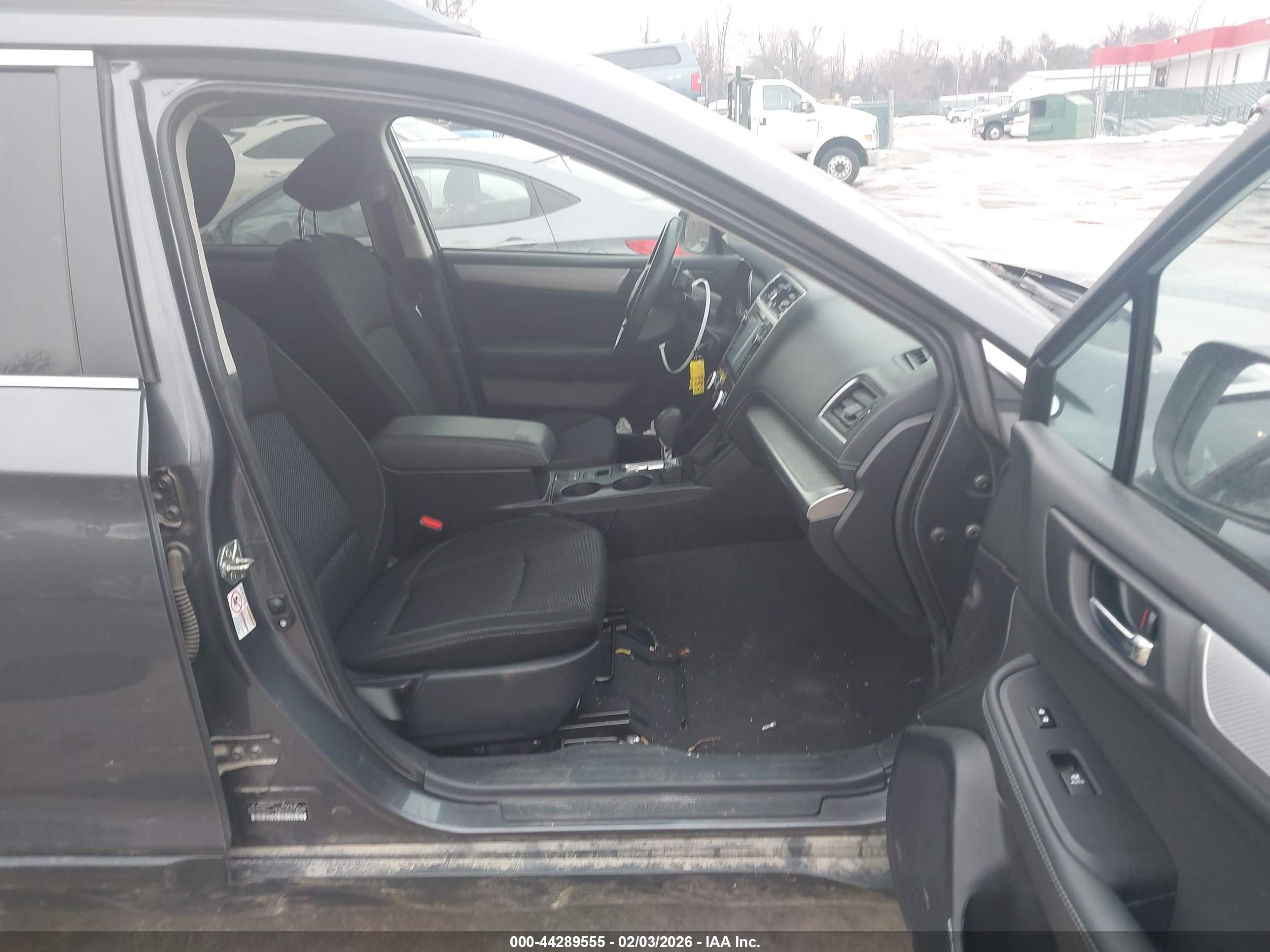 SUBARU OUTBACK image 5