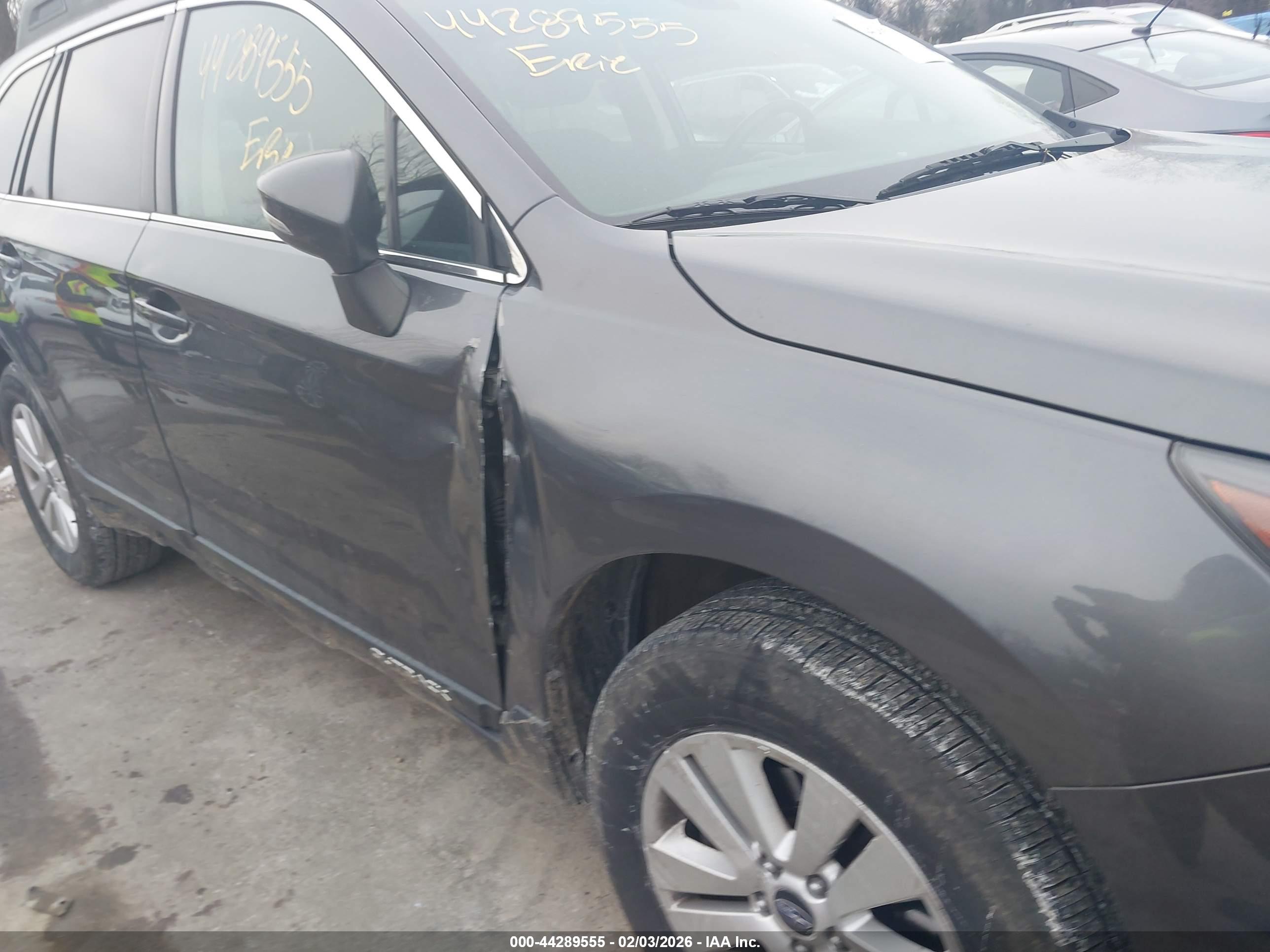 SUBARU OUTBACK image 6