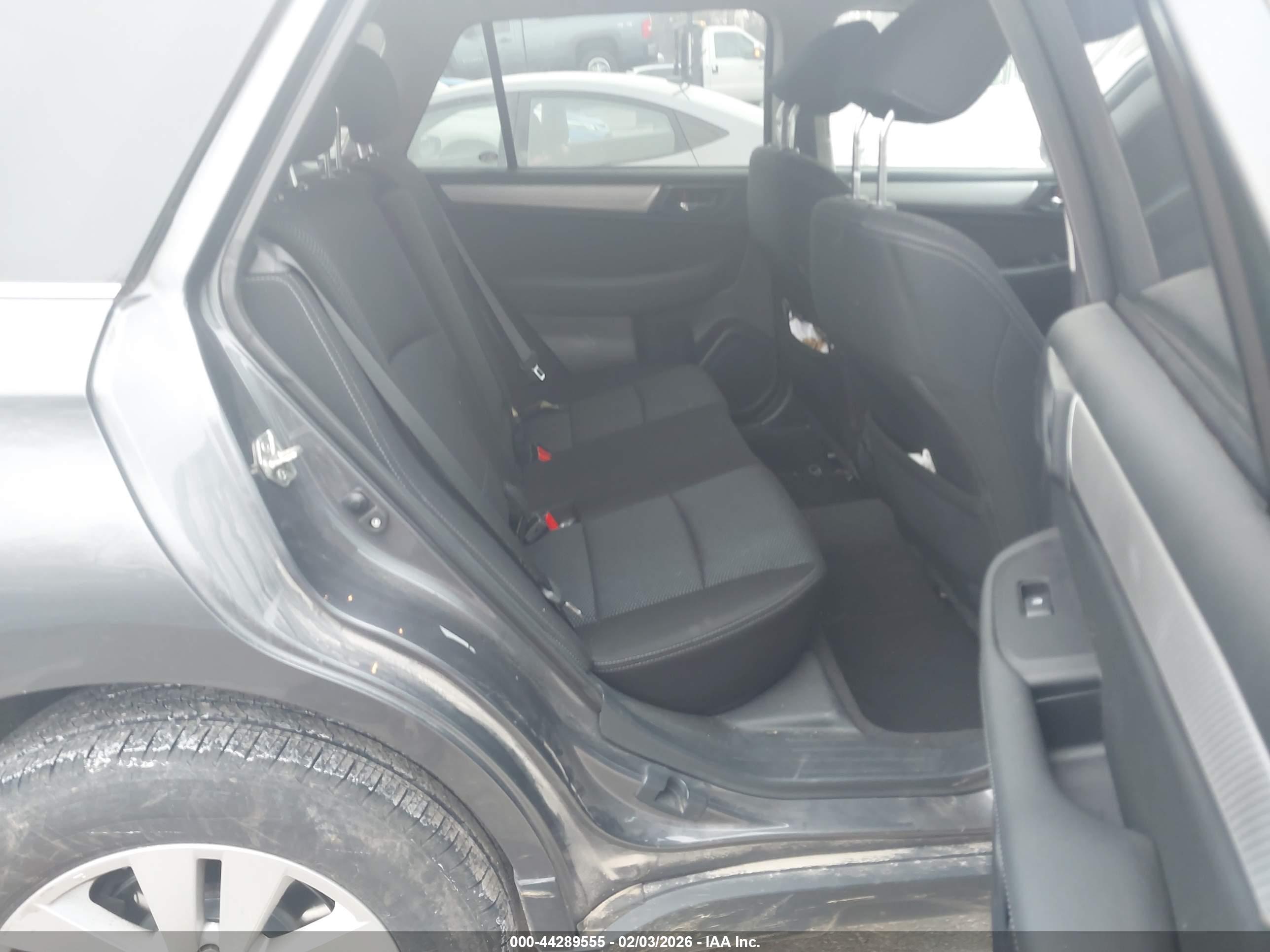 SUBARU OUTBACK image 8